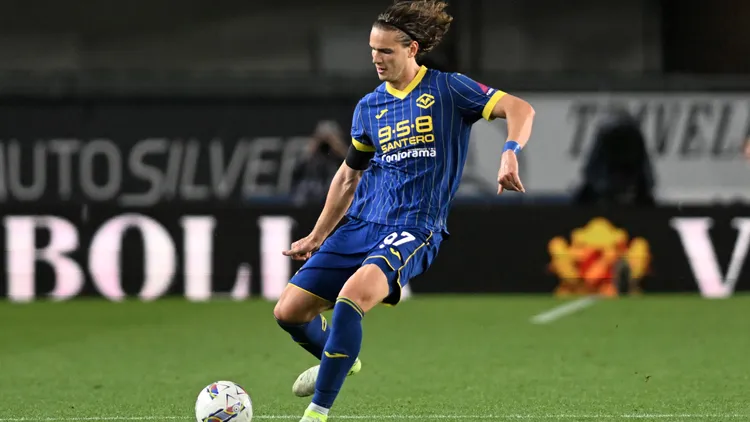 /images/d/a/n/daniele-ghilardi-serie-a-2024-25-hellas-verona-cagliari-0-2-azione-action-single-shot-serie-a-2023-24-hellas-verona-cagliari-0-2jpg_1750755440535.jpg
