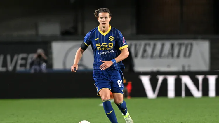 /images/d/a/n/daniele-ghilardi-serie-a-2024-25-hellas-verona-cagliari-0-2-azione-action-single-shot-serie-a-2023-24-hellas-verona-cagliari-0-2jpg_1752246792500.jpg