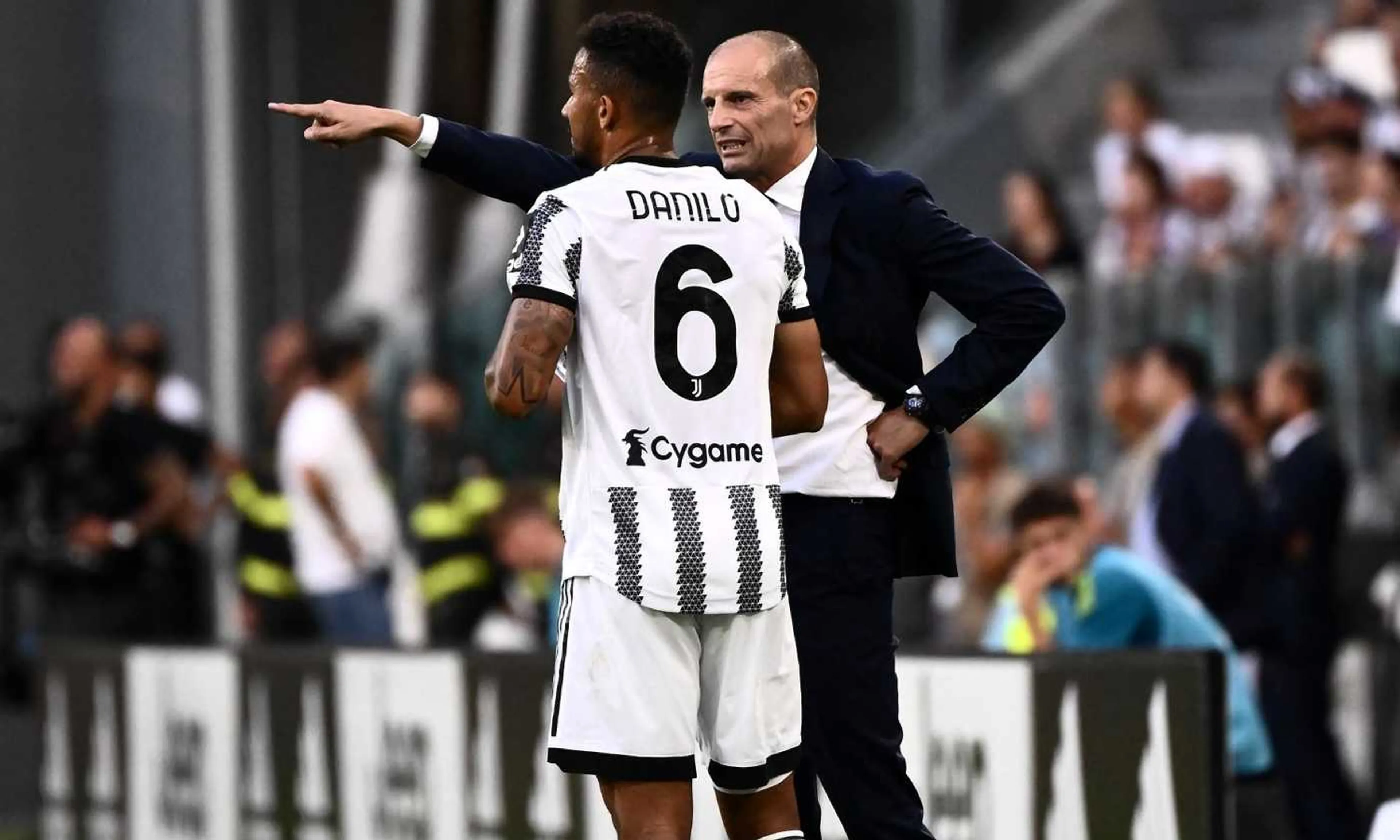 Copertina di "Allegri e Guardiola alla pari". Danilo la spara grossa