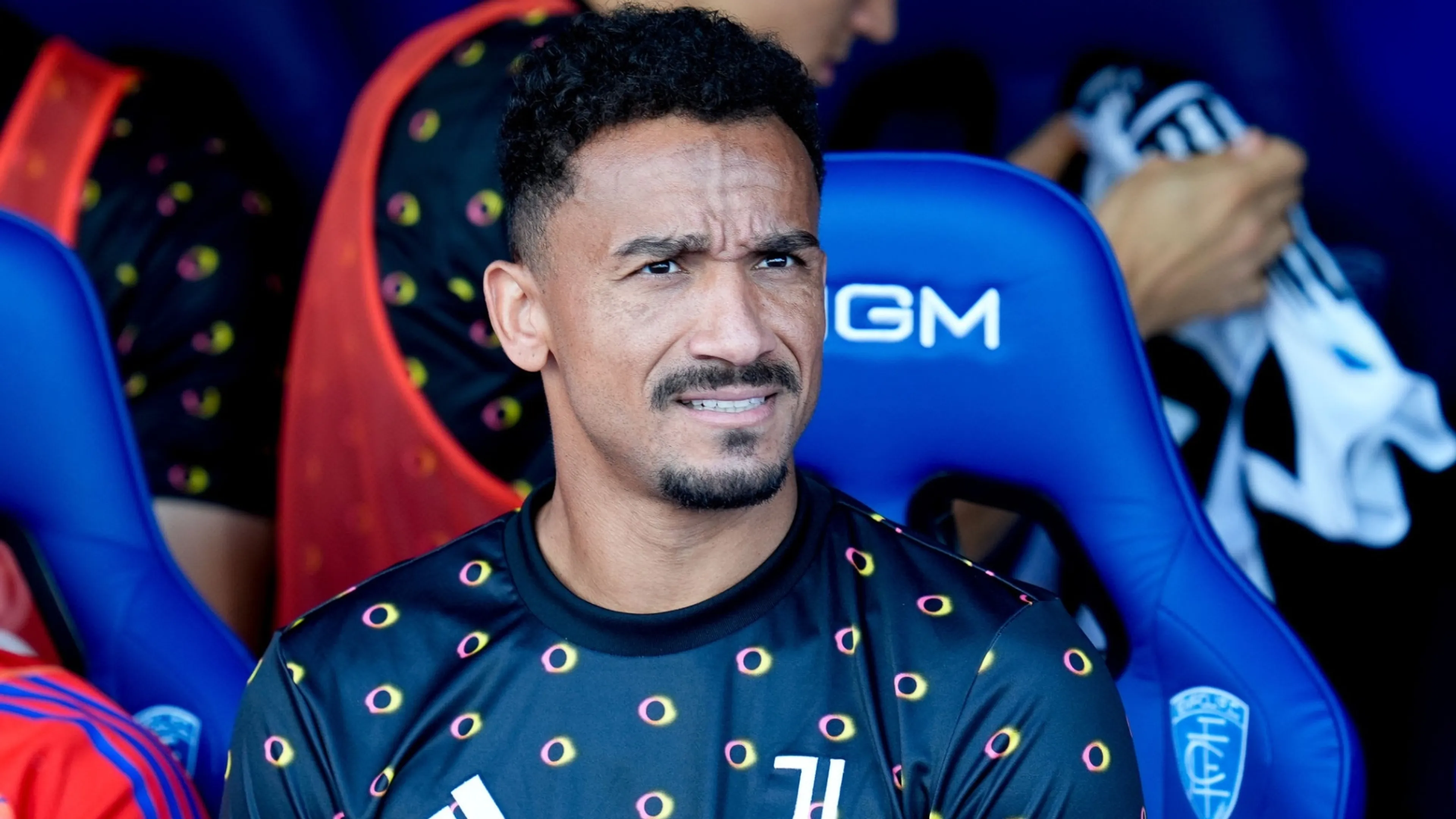 Copertina di Danilo: "Resto alla Juve, rispetto il mio contratto"