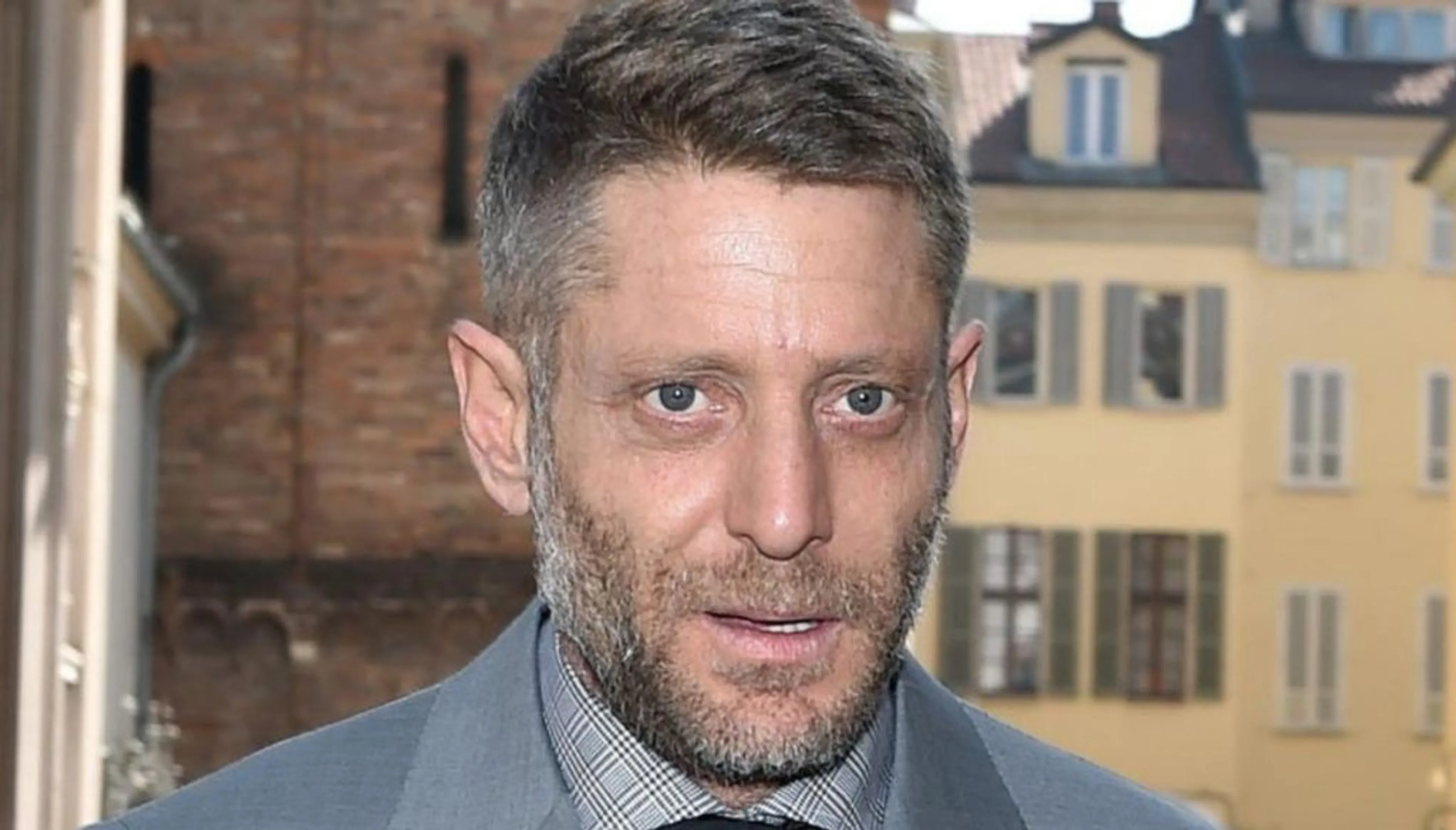 Copertina di Stop doppia utenza DAZN, Lapo Elkann accusa: “Fanno gioco delle 3 carte a spese dei consumatori”