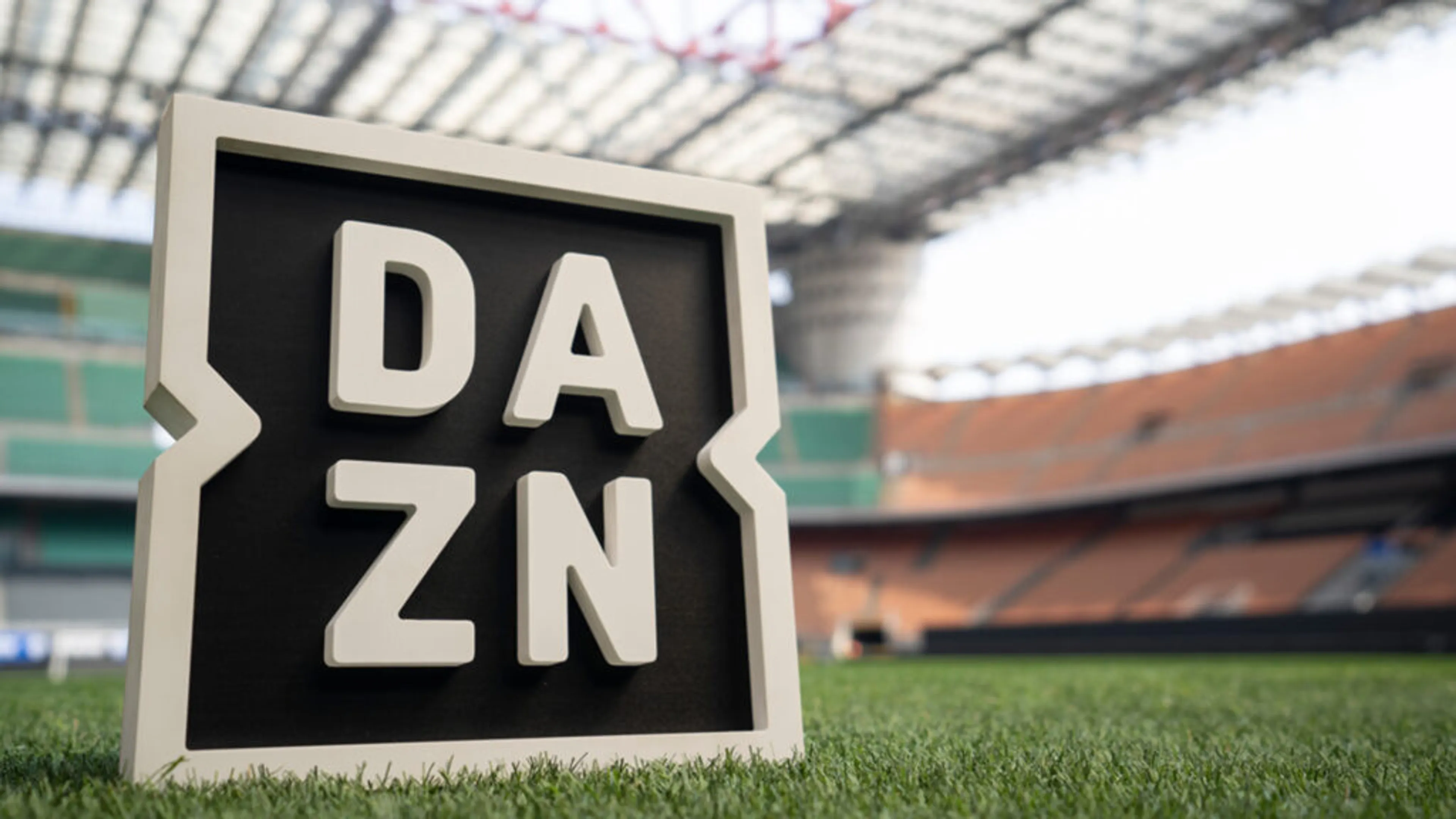 Copertina di Dopo Milan-Napoli, la Serie A torna in chiaro: DAZN annuncia che Lazio-Inter sarà fruibile gratuitamente
