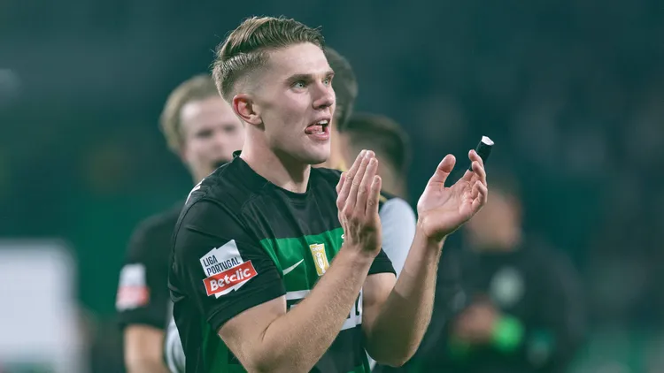 /images/d/e/c/december-29-2024-lisbon-lisbon-portugal-sporting-forward-from-sweden-viktor-gyokeres-9-at-the-end-of-the-game-of-matchday-16-of-the-liga-portugal-betclic-between-sporting-and-benfica-at-estadio-jose-de-alvalade-lisbon-portugal-zumas359-20241229zsps359165-copyright-xalexandrexdexsousaxjpg_1751118989942.jpg