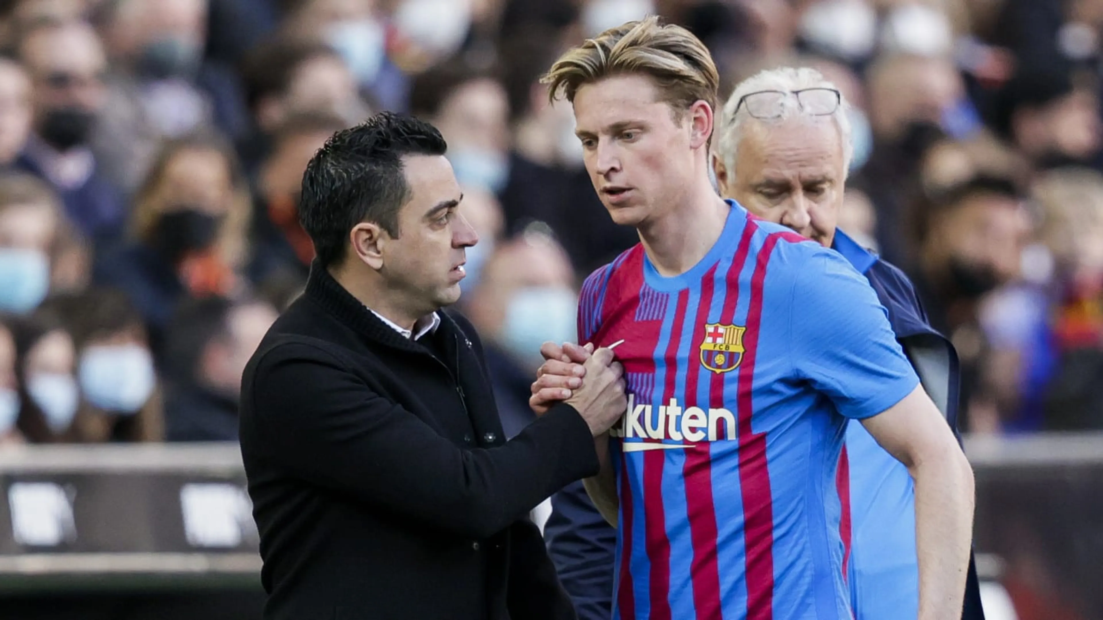 Copertina di Barcellona, de Jong verso l’addio? L’olandese è furioso con Xavi