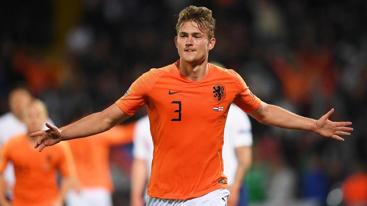 de-ligt-punge-gli-azzurri