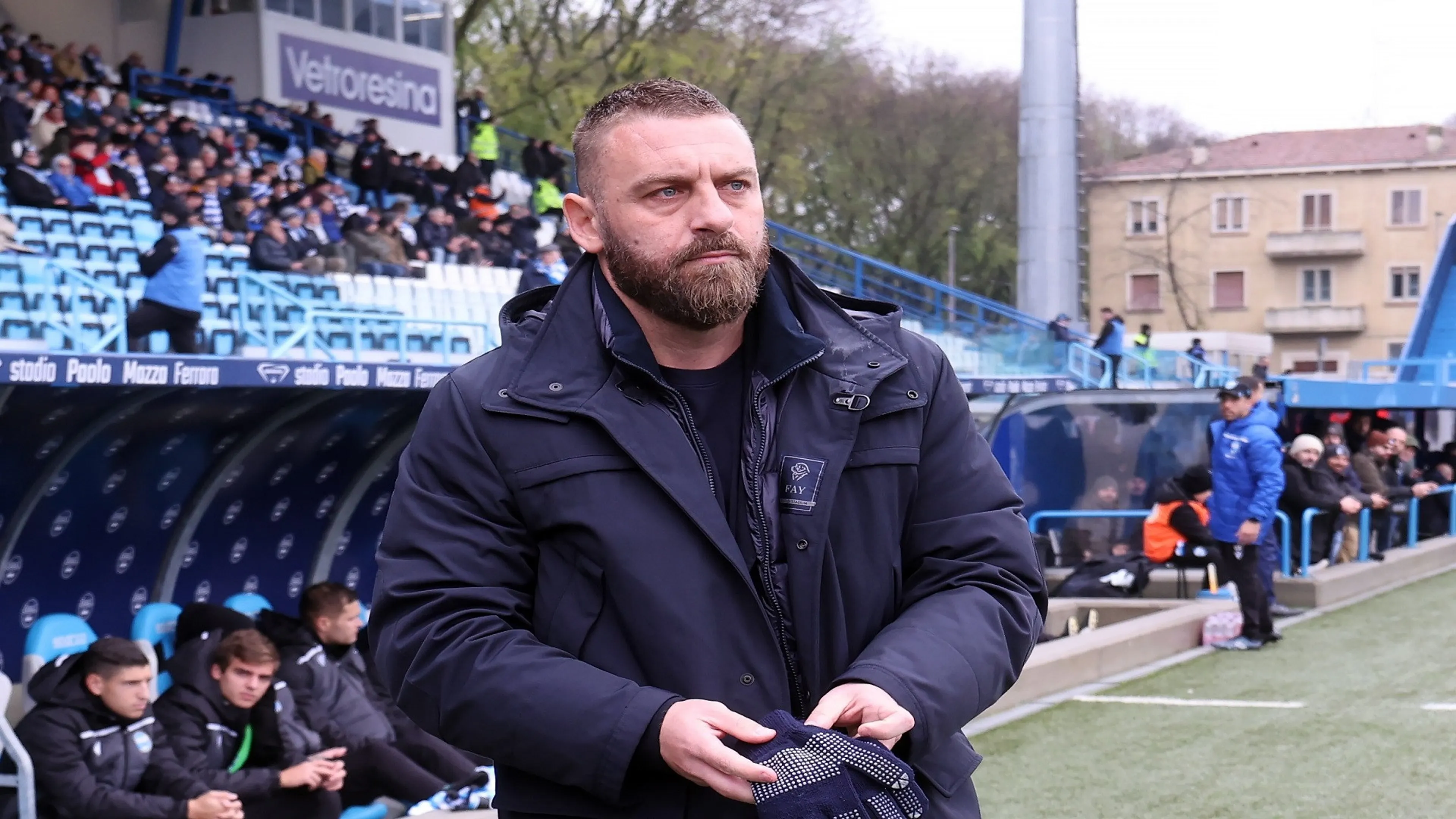 Copertina di Retroscena esonero De Rossi: “Se fosse stato un altro, l’esonero sarebbe arrivato prima”