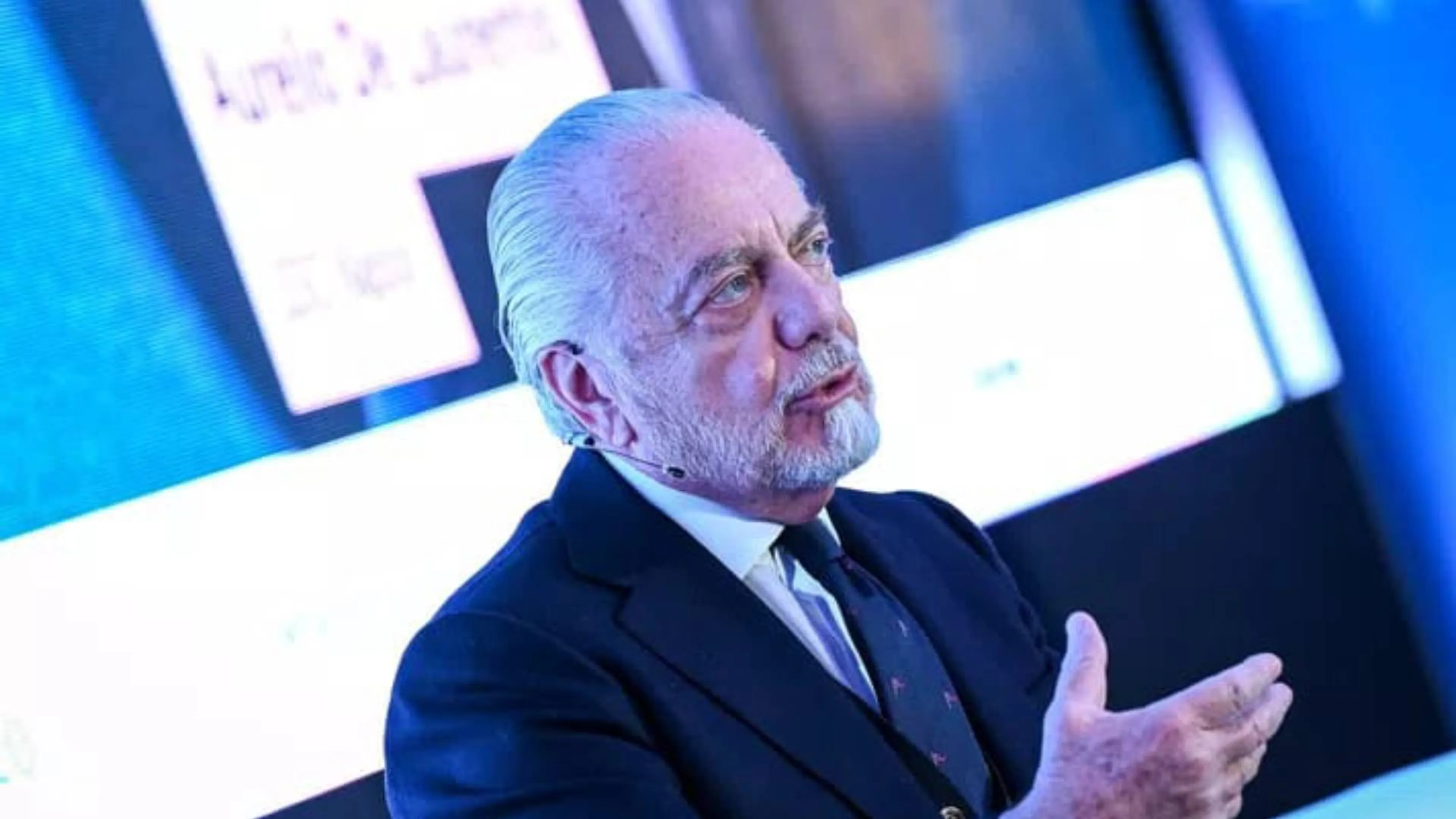 Copertina di De Laurentiis senza freni contro Juve, agenti e arbitri: "Sono un cancro"