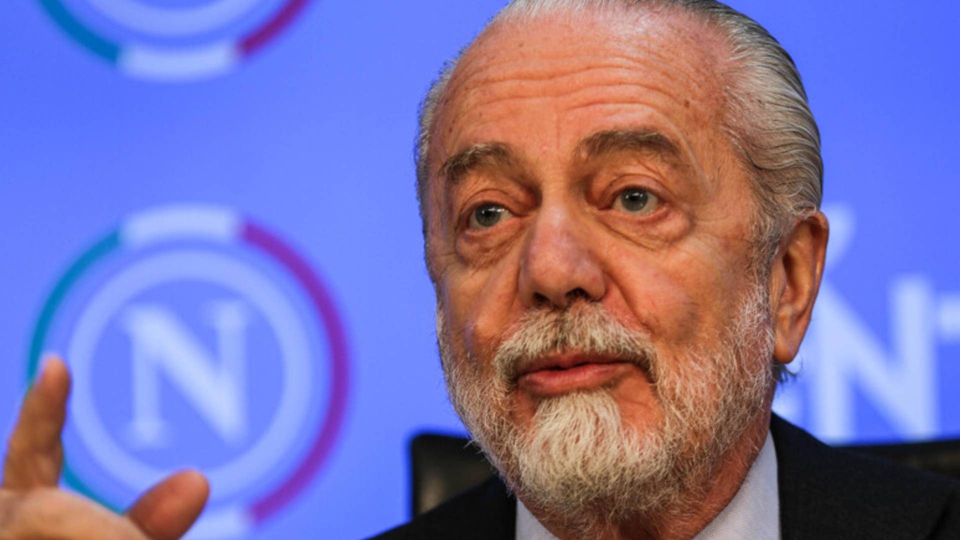 De-Laurentiis-gioisce-per-la-vittoria-del-Napoli