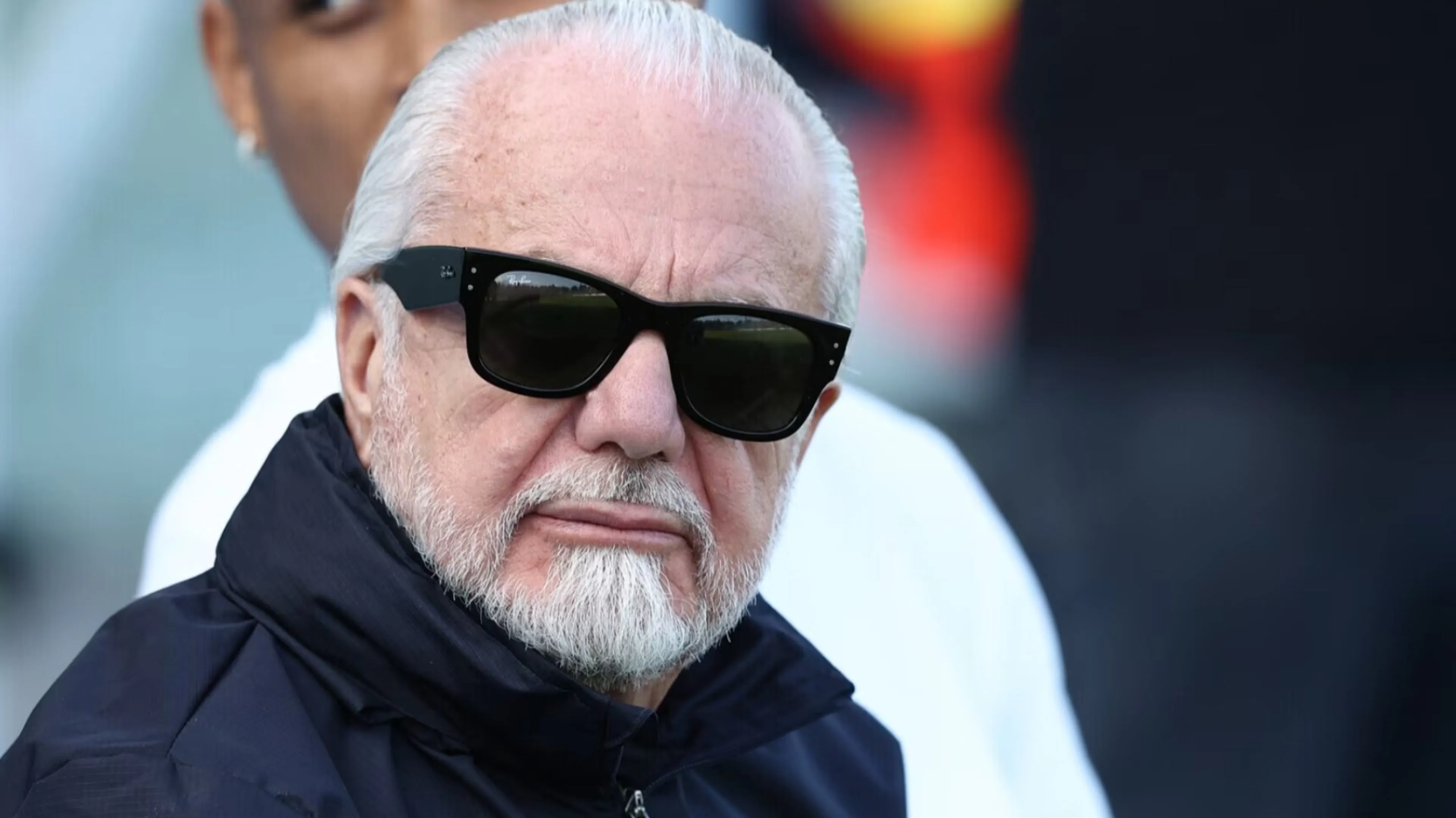 Copertina di De Laurentiis "minacciato" dallo sceicco Al-Qahtani: "Togliti di mezzo"