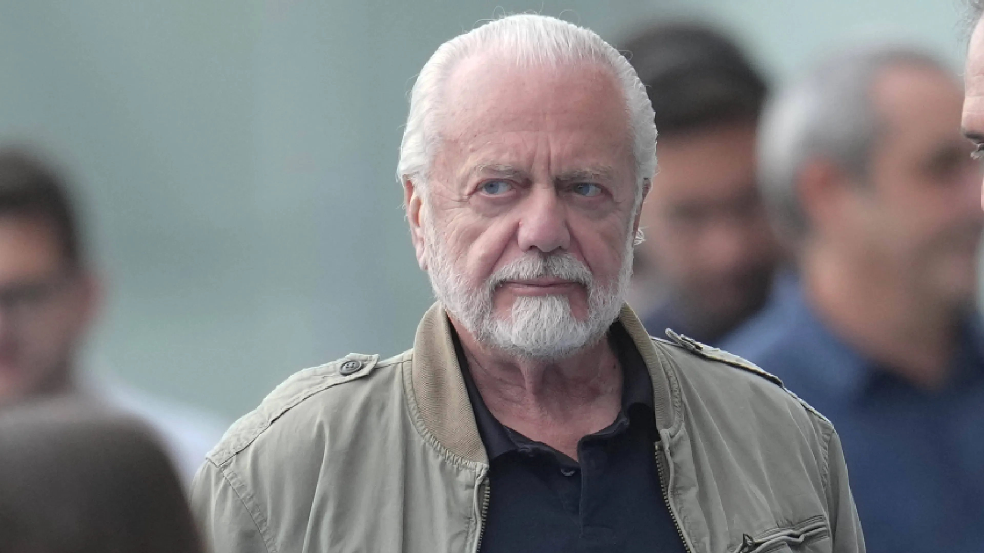 Copertina di Il commento di De Laurentiis dopo la sconfitta del Napoli scatena la furia dei tifosi partenopei