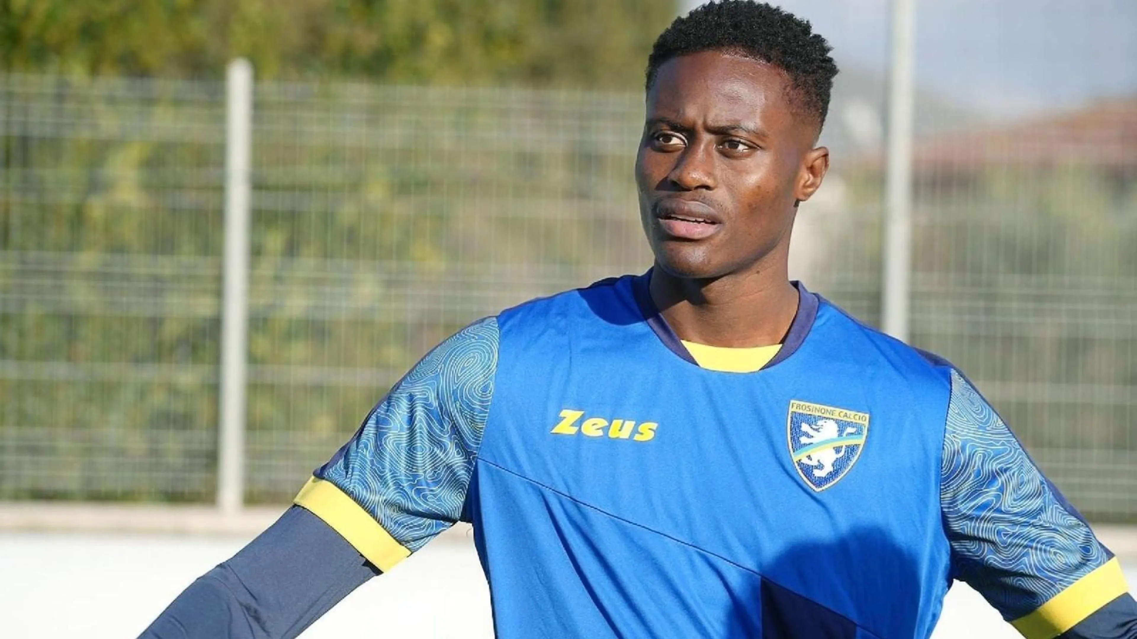 Gli ex compagni ritirano le querele a Demba Seck: la punta del Frosinone l'aveva fatta grossa!