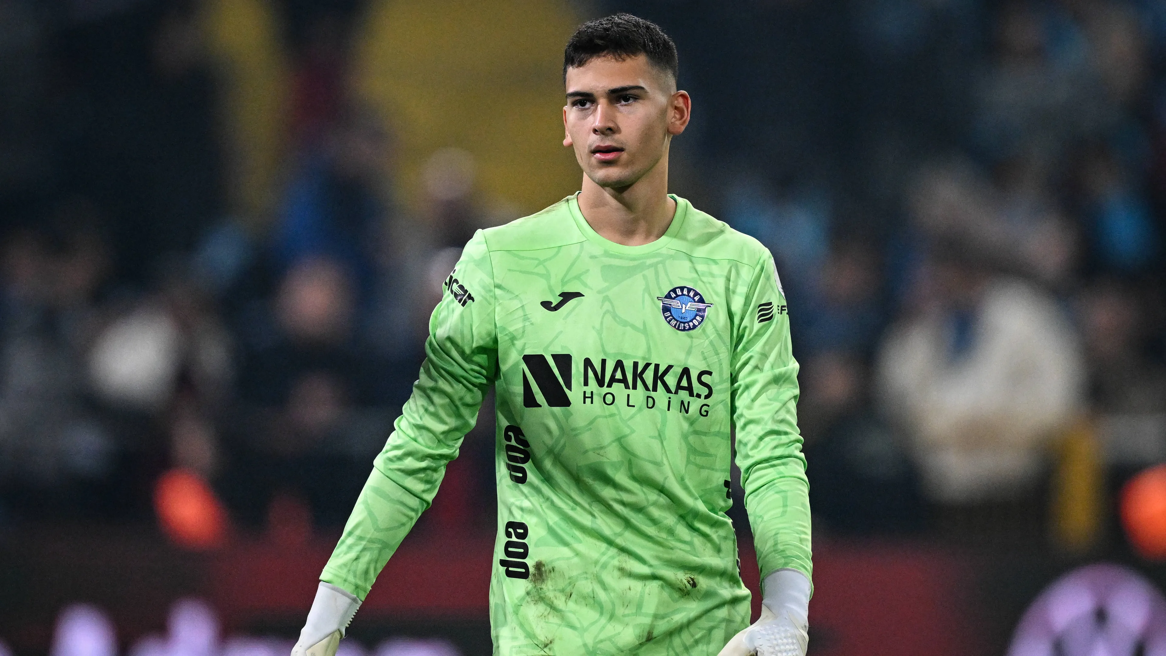 Calciomercato, c'è un portiere 17enne che è richiesto da mezza Europa. Ecco chi è