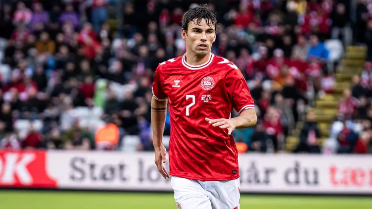/images/d/e/n/denmark-v-lithuania-football-friendly-odense-denmark-odense-denmark-10th-june-2025-matt-o-riley-7-of-denmark-seen-during-the-football-friendly-between-denmark-and-lithuania-at-odense-stadion-in-odense-denmark-odense-copyright-xgonzalesxphoto-kentxrasmussenxjpg_1750356159791.jpg