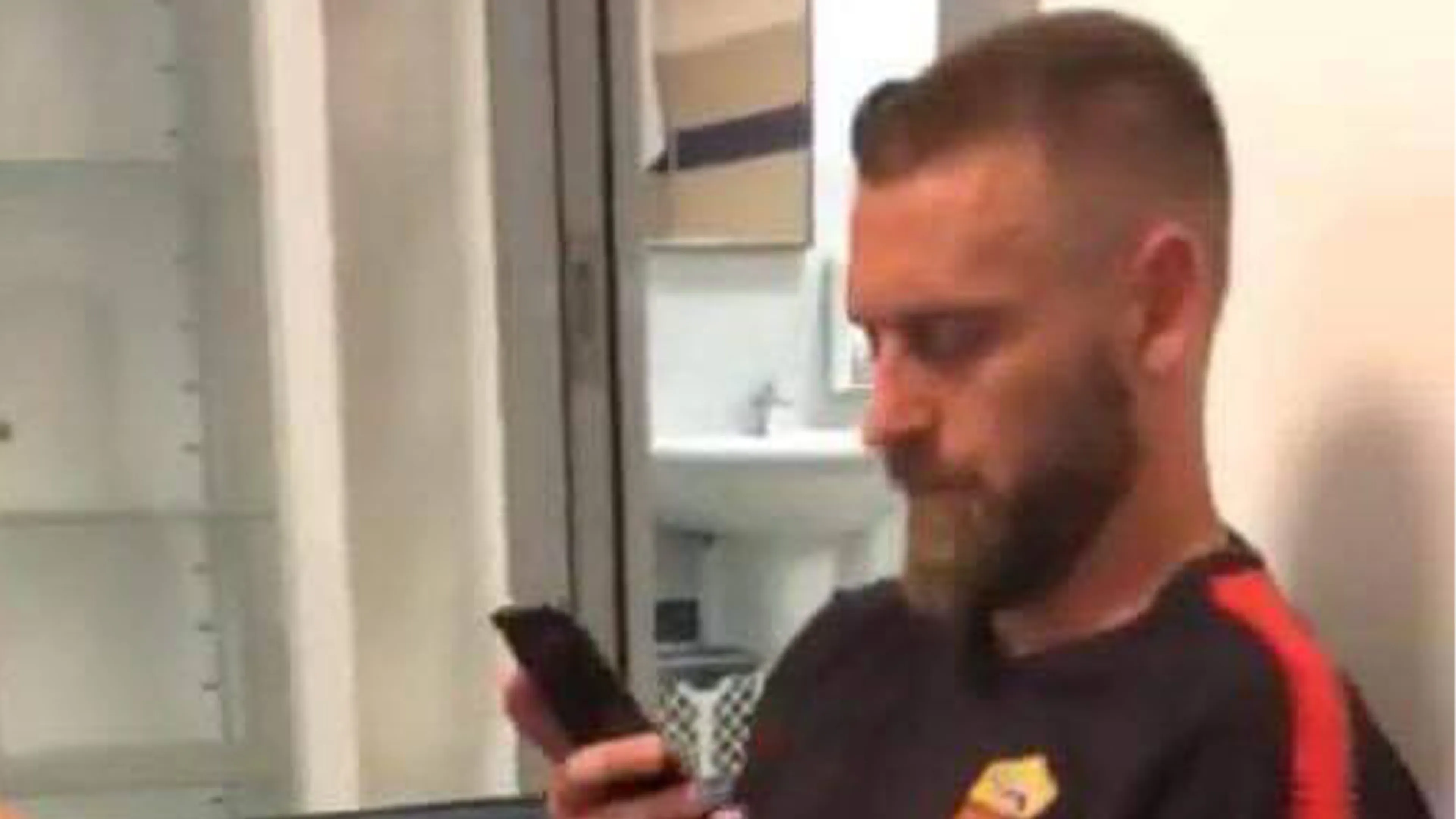Copertina di "De Rossi chiama Frattesi tutti i giorni per convincerlo ad andare alla Roma", la bomba di Leggo