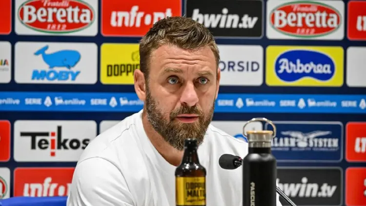 /images/d/e/r/de-rossi-conferenza-stampa.jpg