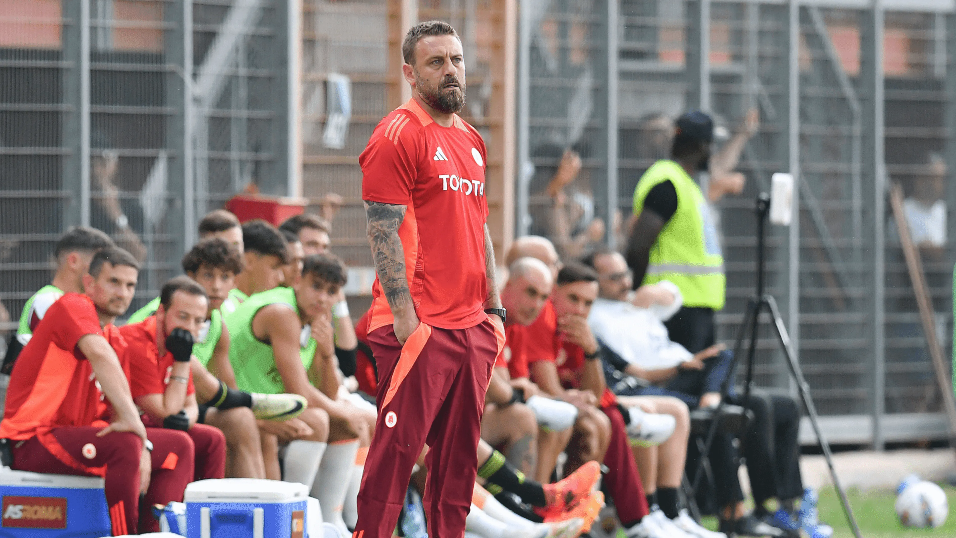 Copertina di Calciomercato Roma, clamorosa decisione di De Rossi: addio Smalling