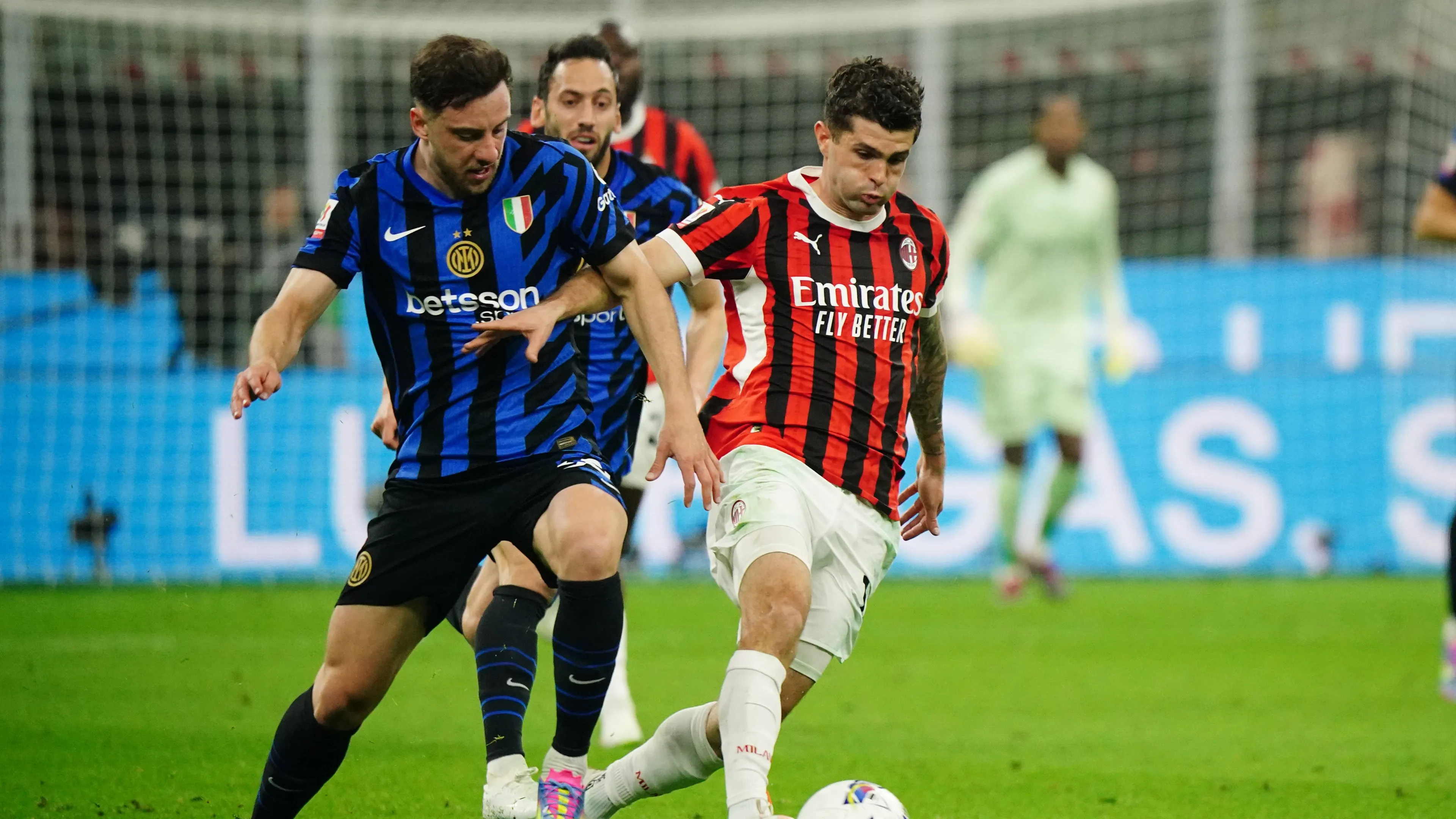 Inter-Milan senza storia: "Loro sono nettamente favoriti". La previsione del giornalista che spacca i tifosi