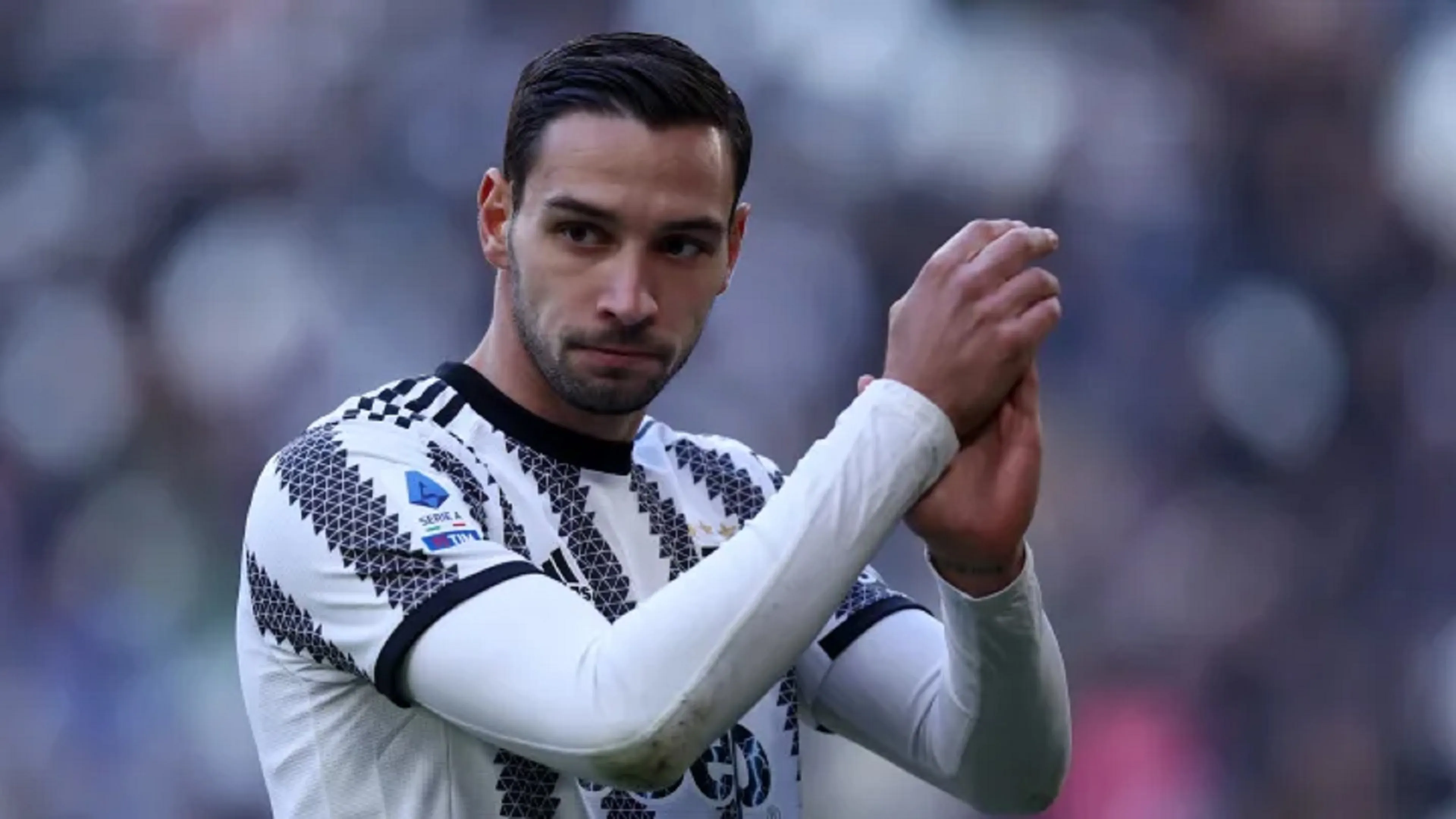 Povero De Sciglio! Tifosi lo prendono in giro su twitter per due motivi