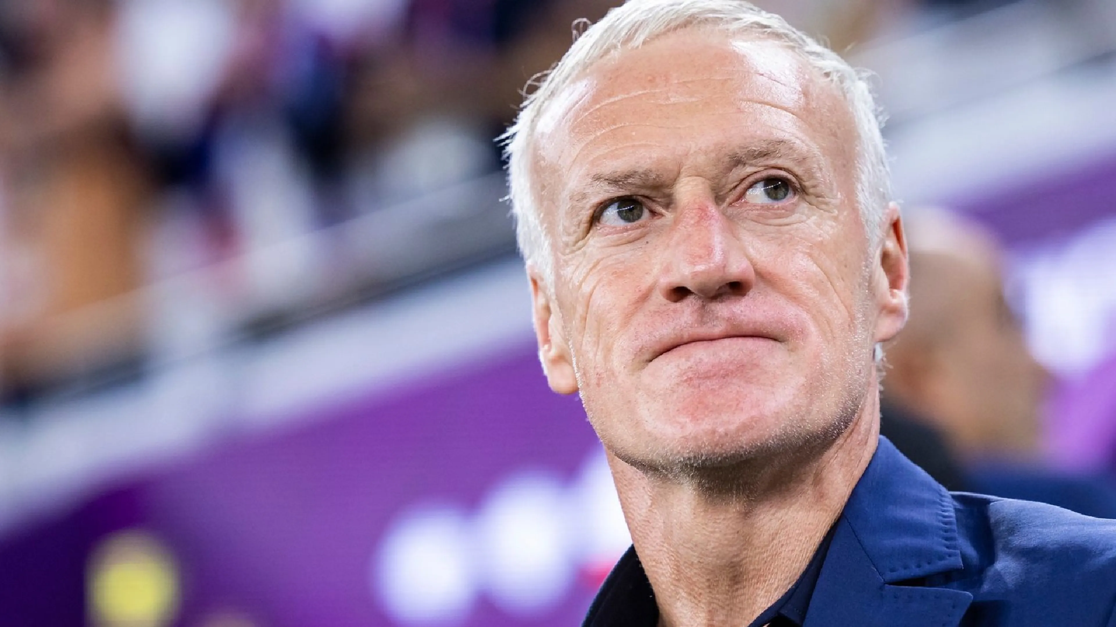 Copertina di Povero Deschamps, preso in giro in conferenza stampa: risponde su un giocatore che non esiste: "Lo conosco..." (VIDEO)