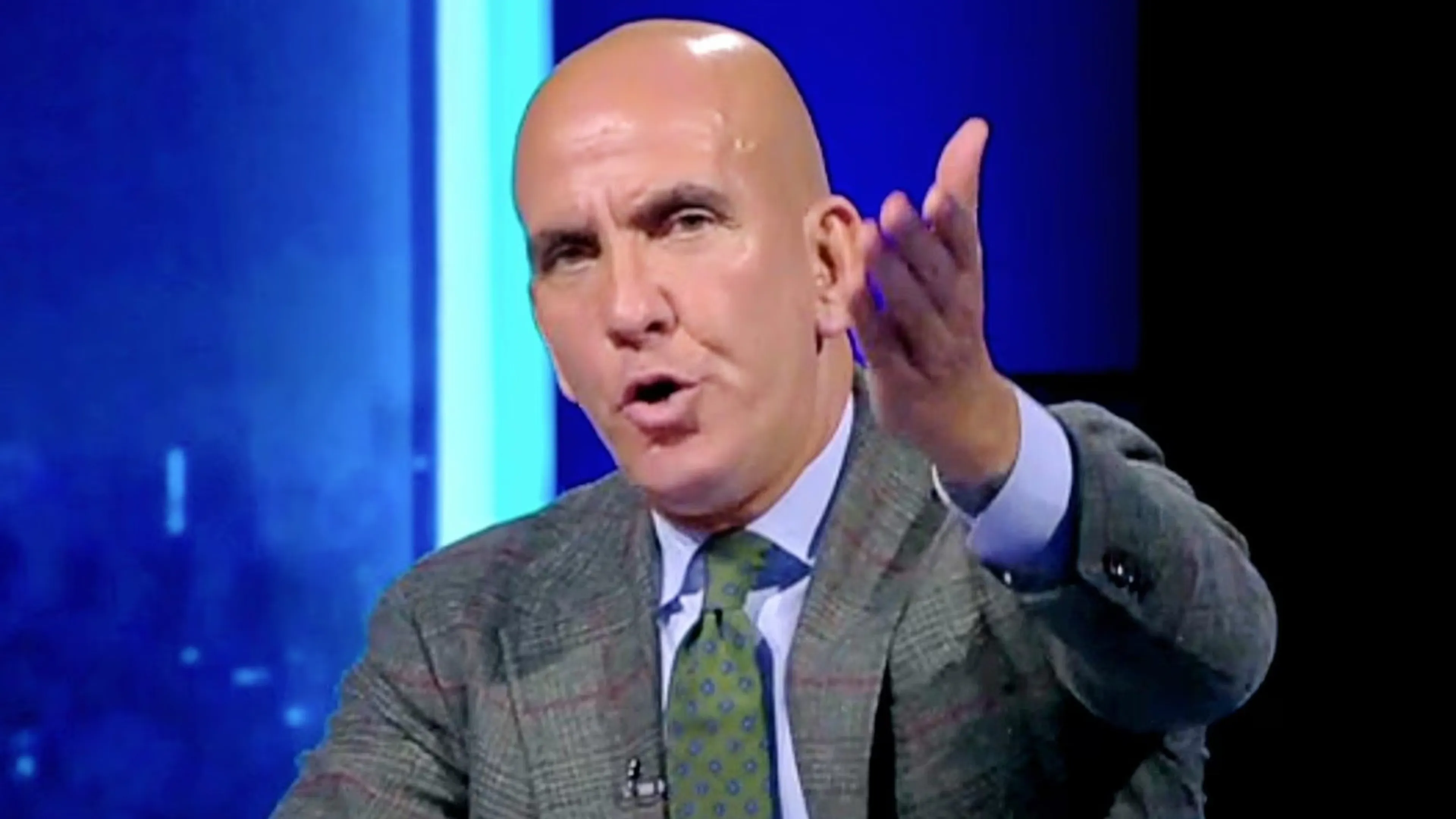 Copertina di La maglia del Milan fa irritare Di Canio: "Ma che roba è?" e il video diventa virale (VIDEO)