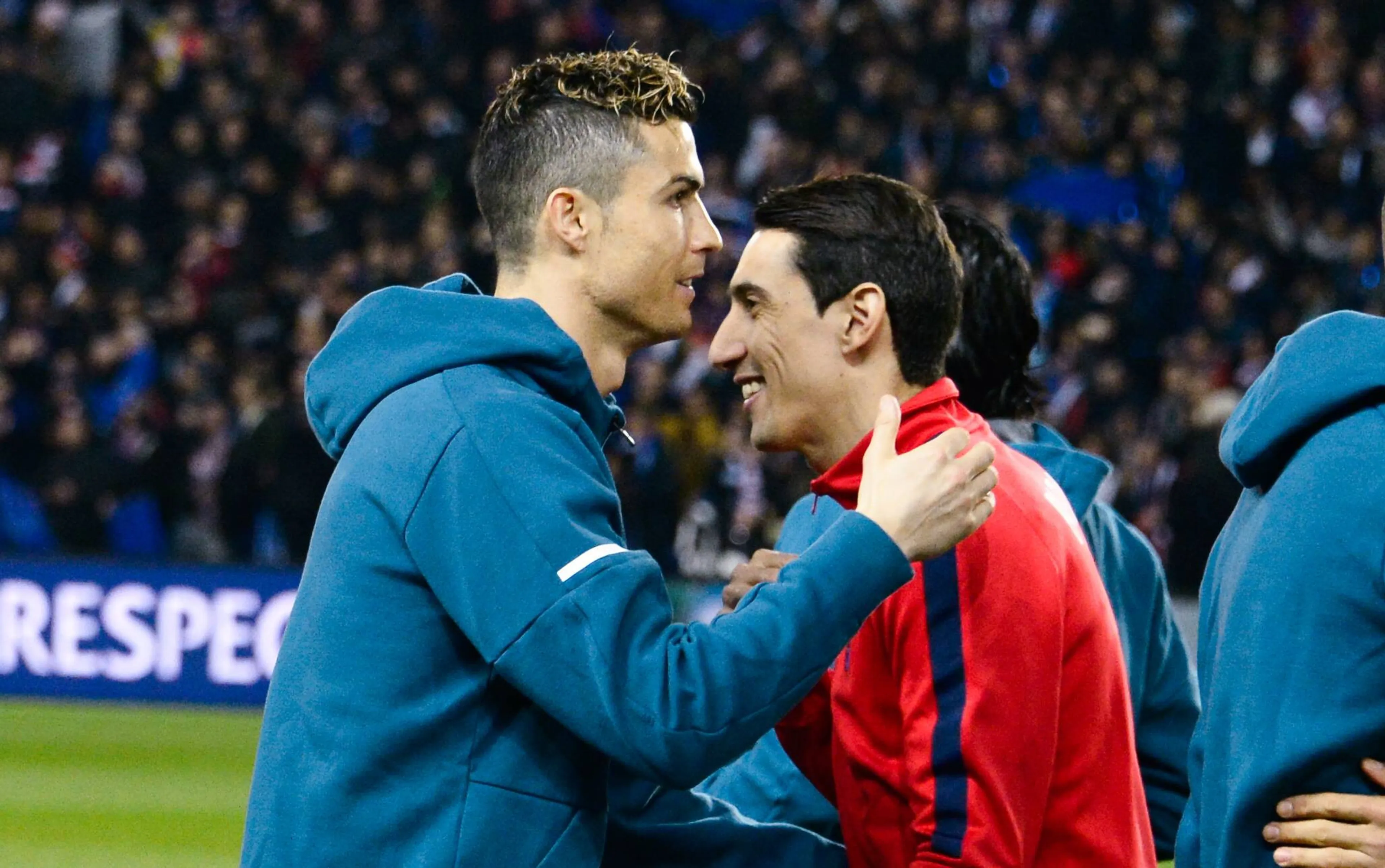 Copertina di Di Maria provoca CR7: “Starà morendo che non è al Psg. Meno male che è venuto Messi…”