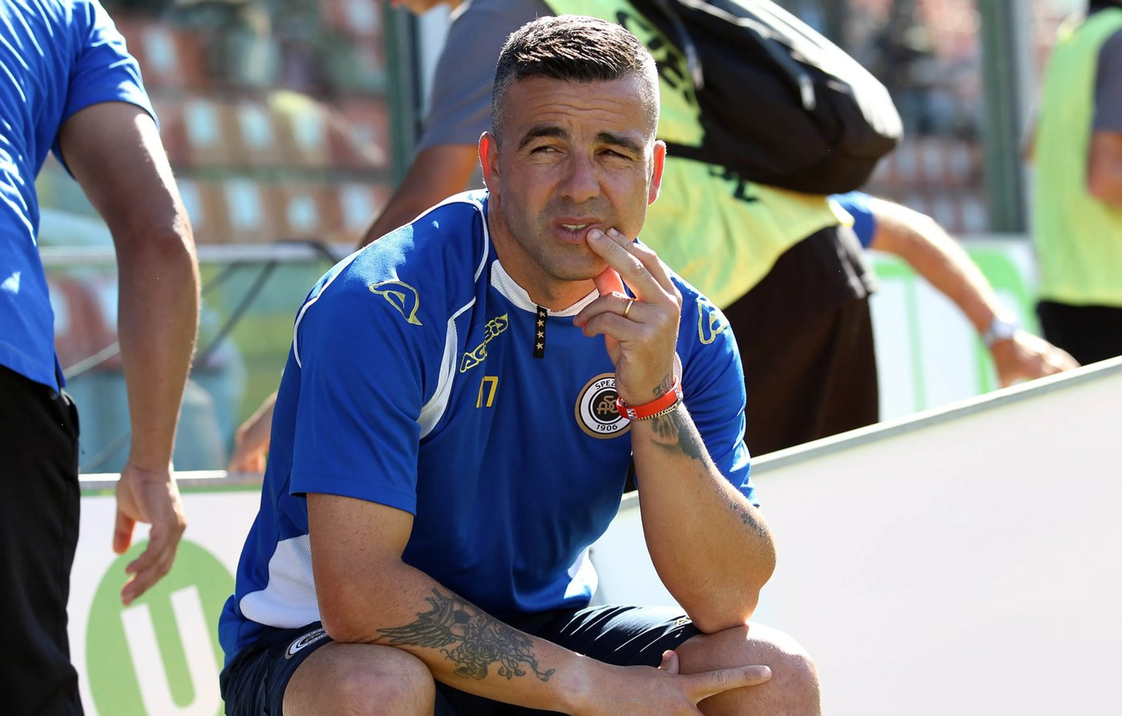 Copertina di Terrore per Di Natale: rapinato e minacciato con una pistola