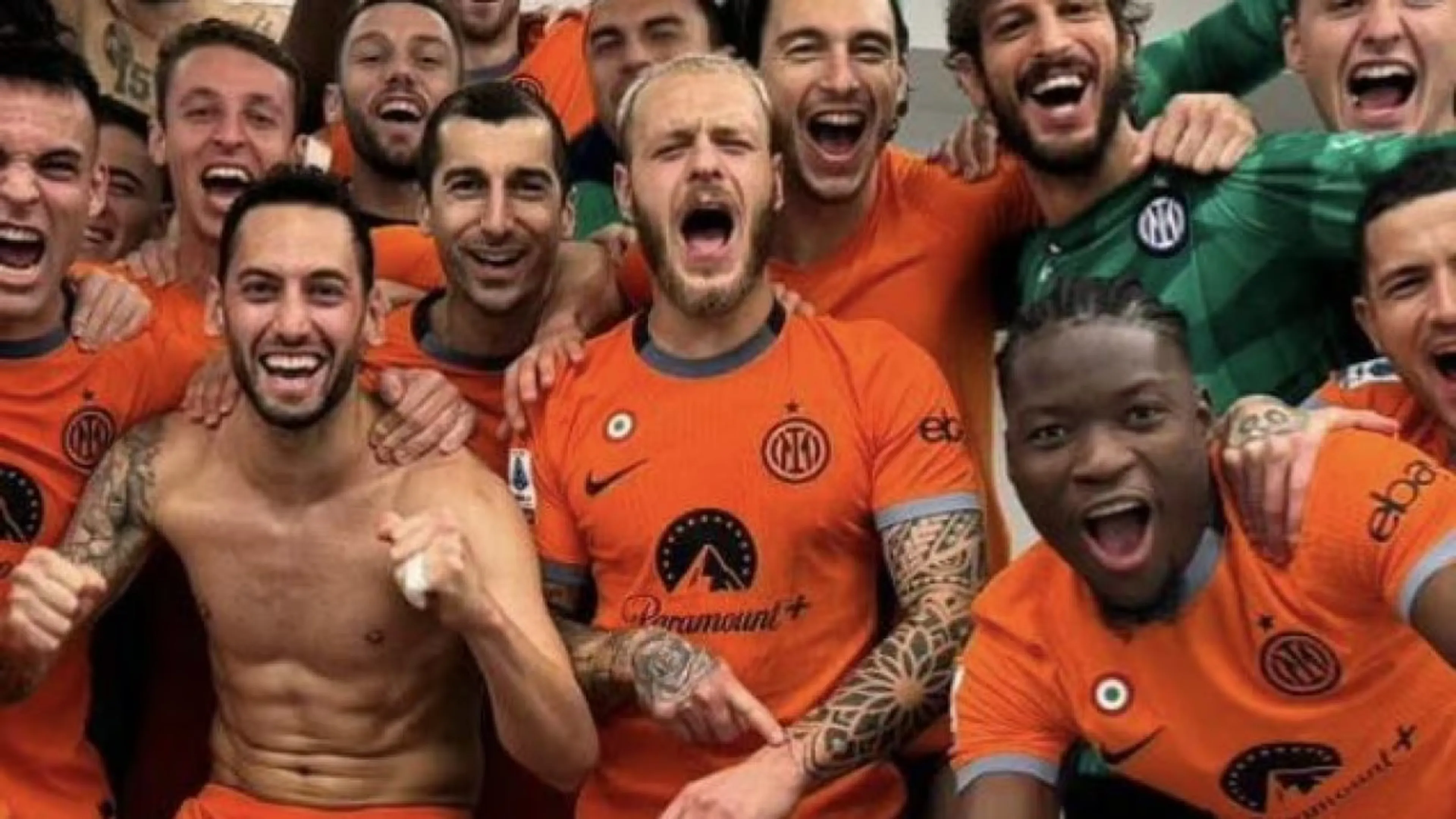 Copertina di Dimarco fa il gesto dell'orologio, ma non è uno sfottò di Mazzarri: ecco cosa c'è dietro