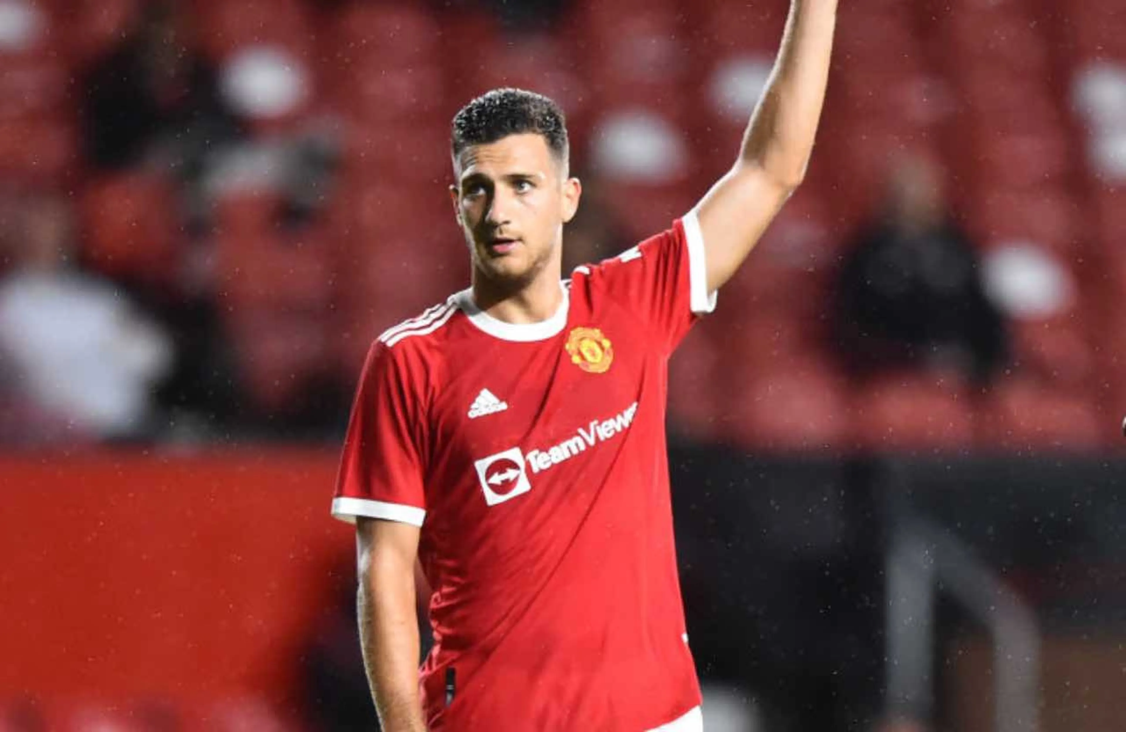 Copertina di Dalot non gioca, ma i tifosi sono furiosi con lui: “Vada via dal nostro club”