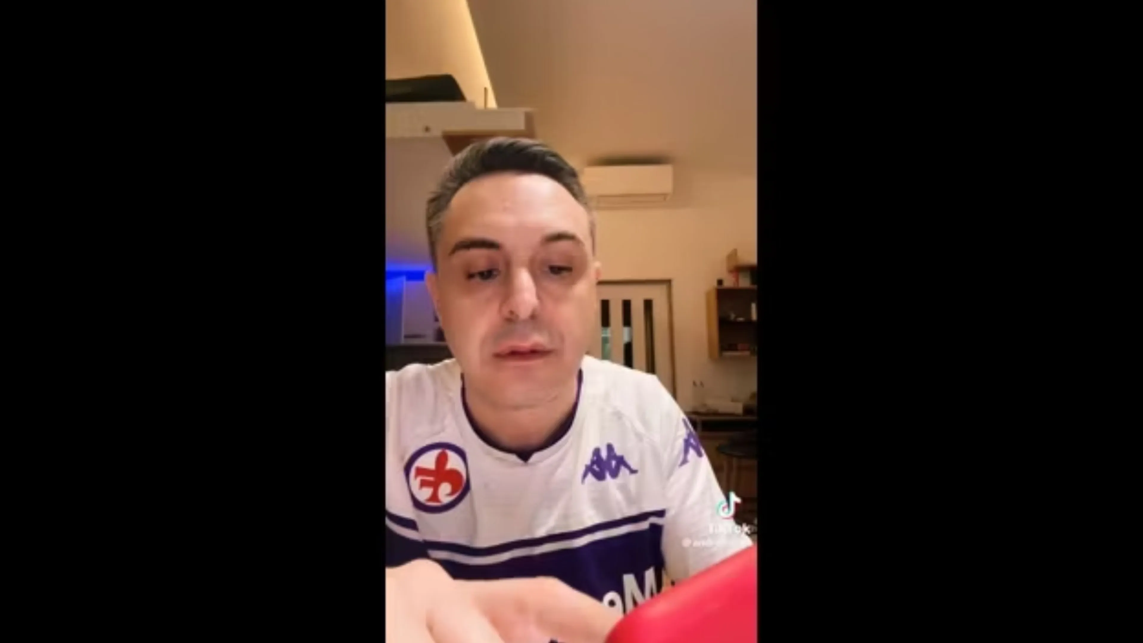 Copertina di Diprè la combina grossa: rivelato il numero di Allegri. Il video è virale