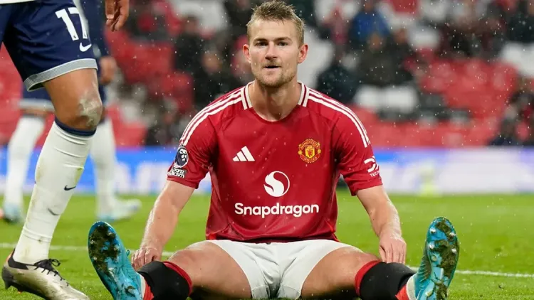 /images/d/i/s/disastro-de-ligt-porto-man-utd.jpg
