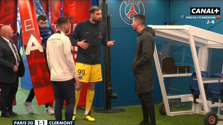 /images/d/o/n/donnarumma-contro-il-quarto-uomo.jpg