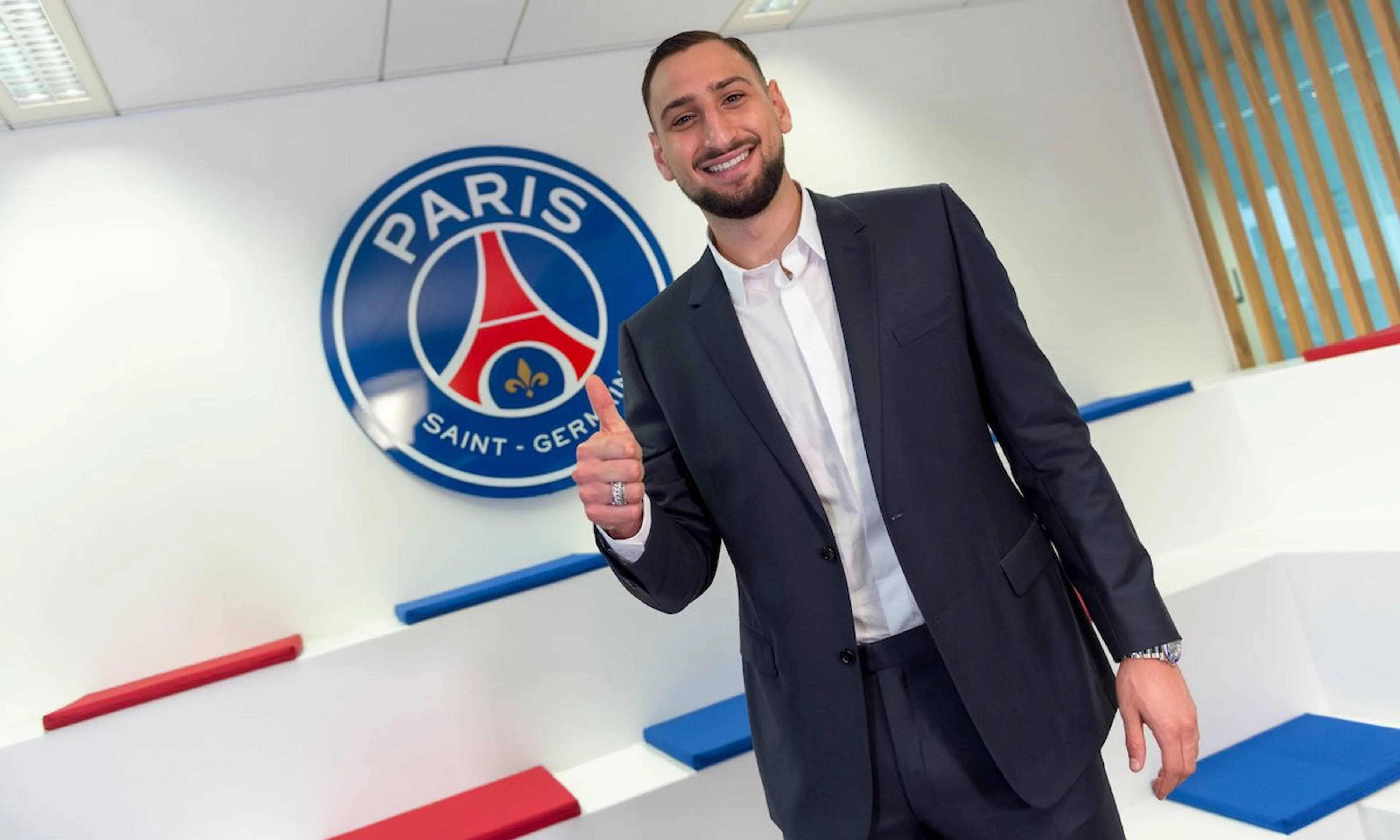 Copertina di Milanello, insulti e minacce a Donnarumma: “Ingrato e infame”