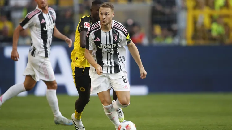/images/d/o/r/dortmund-l-r-serhou-guirassy-of-borussia-dortmund-teun-koopmeiners-of-juventus-fc-during-a-friendly-match-between-borussia-dortmund-and-juventus-at-signal-iduna-park-stadium-on-august-10-2025-in-dortmund-germany-anp-hollandse-hoogte-bart-stoutjesdijk-borussia-dortmund-juventus-2025-26-xvixanpxsportx-xbartxstoutjesdijkxivx-535992782-originalfilename-535992782jpgjpg_1757922305610.jpg