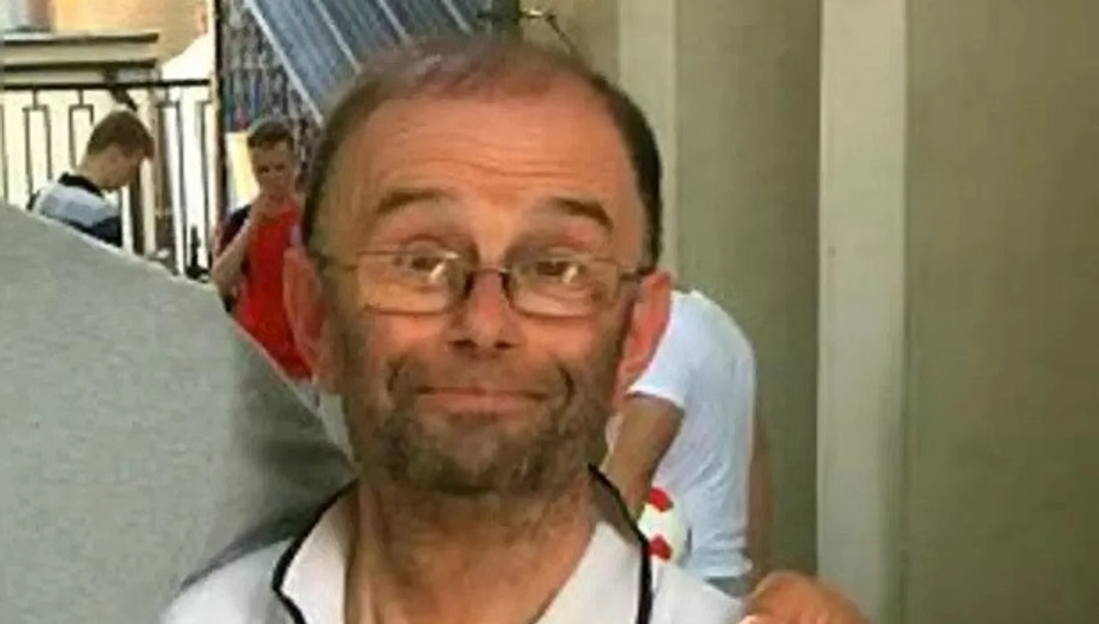 Copertina di Tifoso inglese scomparso da 6 giorni ritrovato in hotel completamente ubriaco