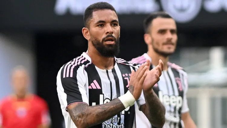/images/d/o/u/douglas-luiz-amichevole-friendly-match-2025-25-juventus-juventus-next-gen-2-0-azione-action-single-shot-gesti-applauso-amichevole-2025-25-juventus-juventus-next-genjpg_1755336862383.jpg