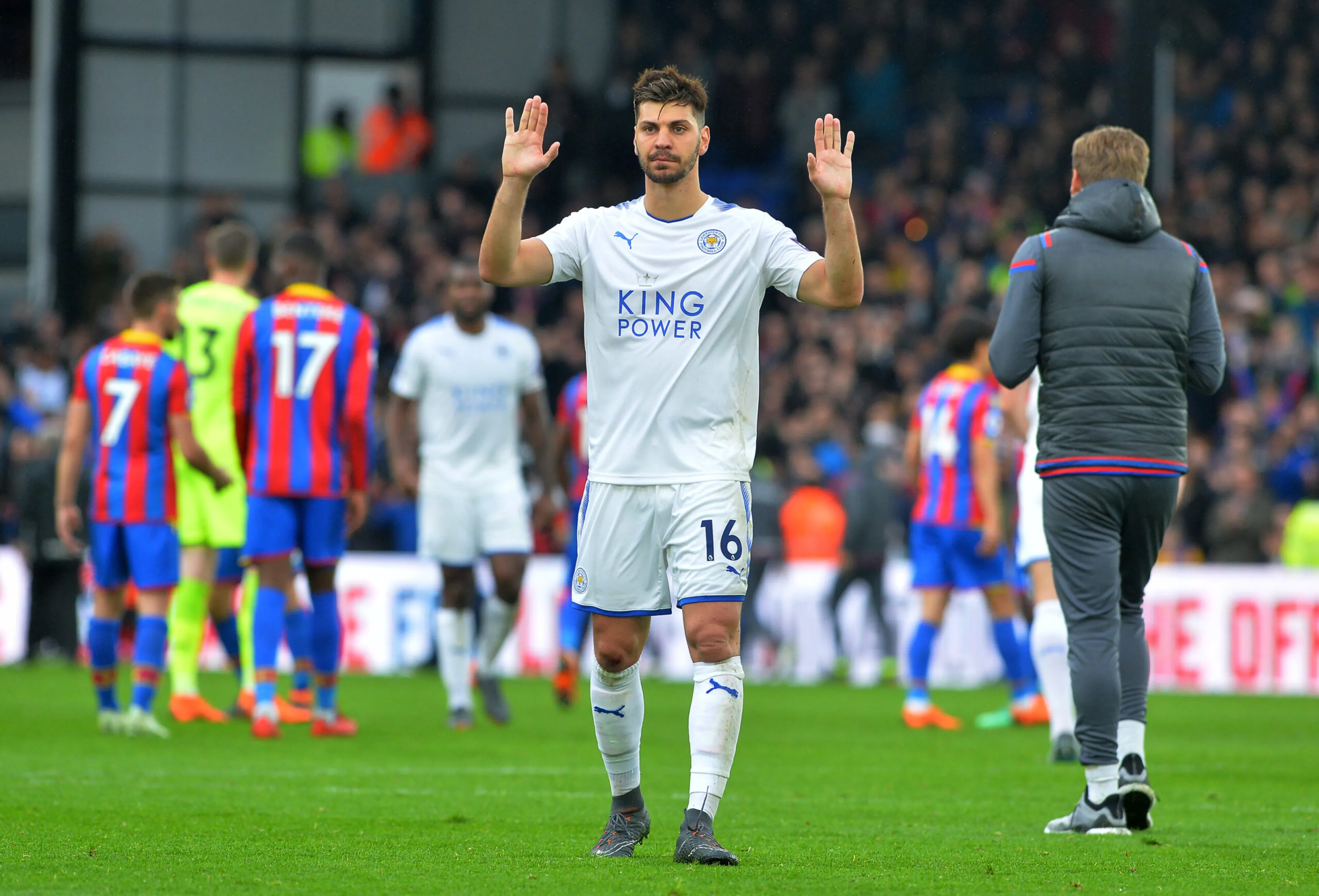 Copertina di Dragovic racconta il suo pazzo anno in Premier al Leicester: birre con i tifosi, pizza e…Jamie Vardy