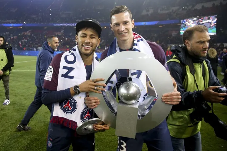 /images/d/r/a/draxler-e-neymar-accostati-al-milan.jpg