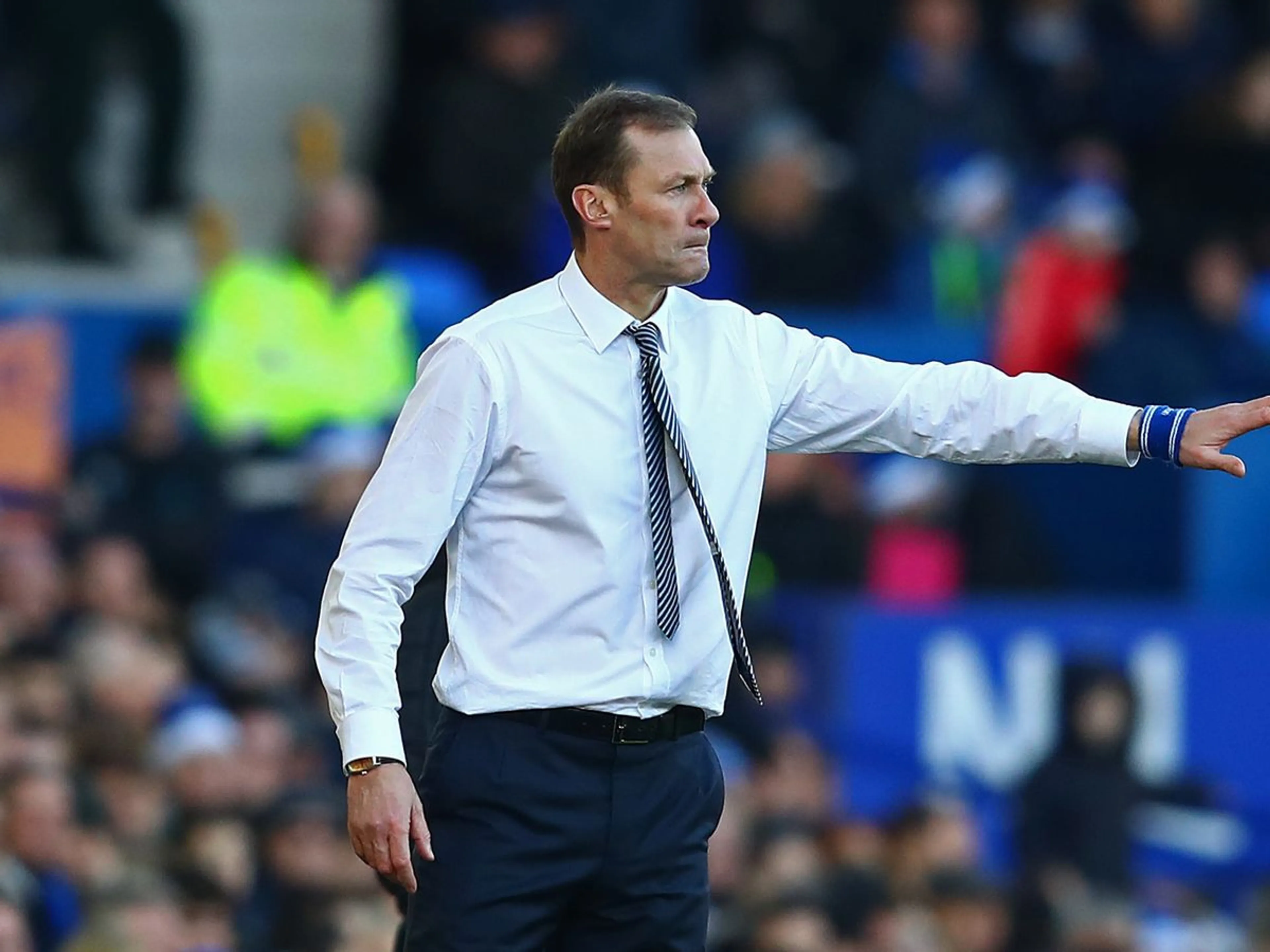 Copertina di Duncan Ferguson torna ad allenare l’Everton, come primo gesto giro di birre ai tifosi
