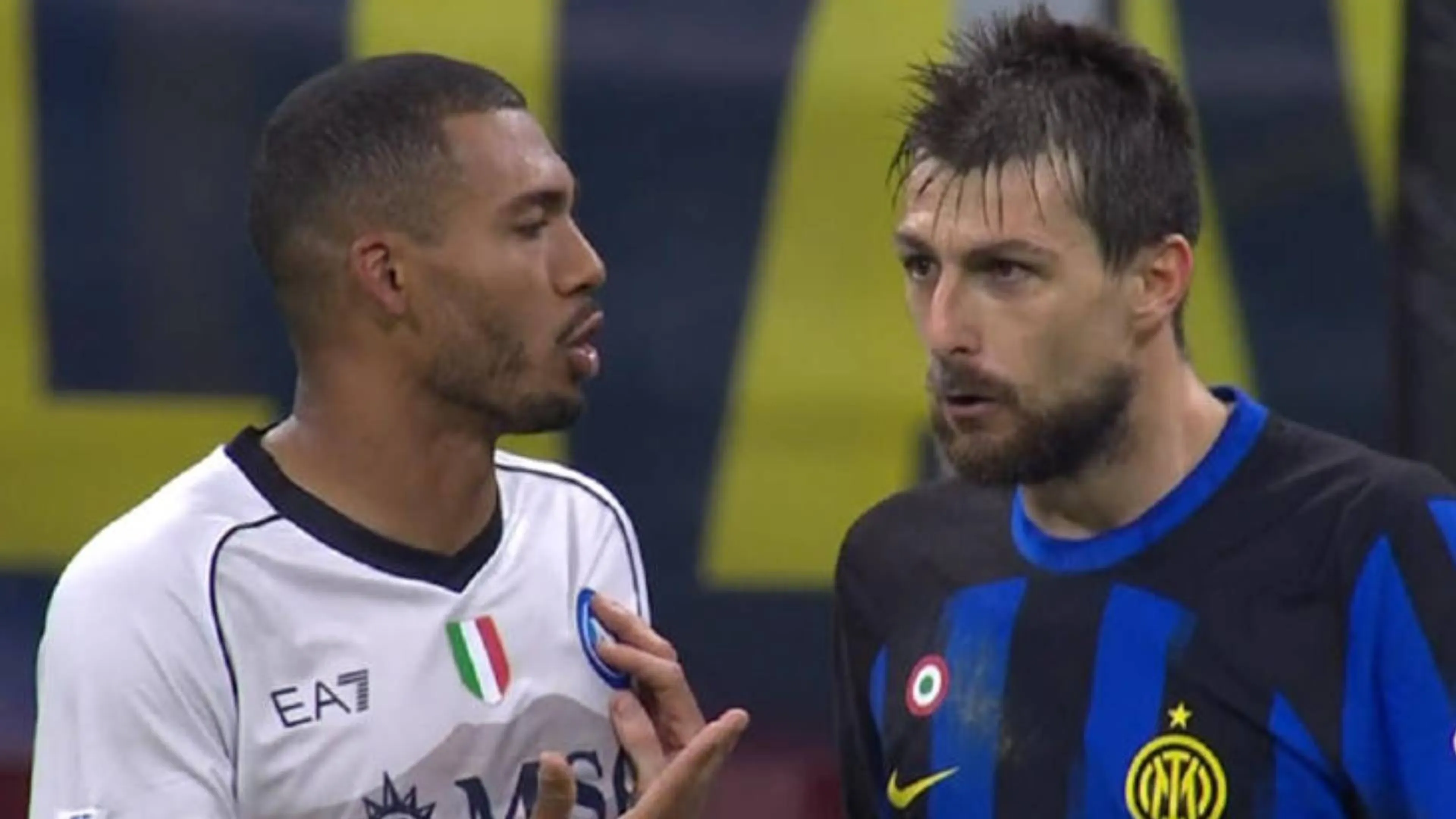 Copertina di Napoli, durissima reazione all'assoluzione di Acerbi: "Siamo basiti, faremo da soli"