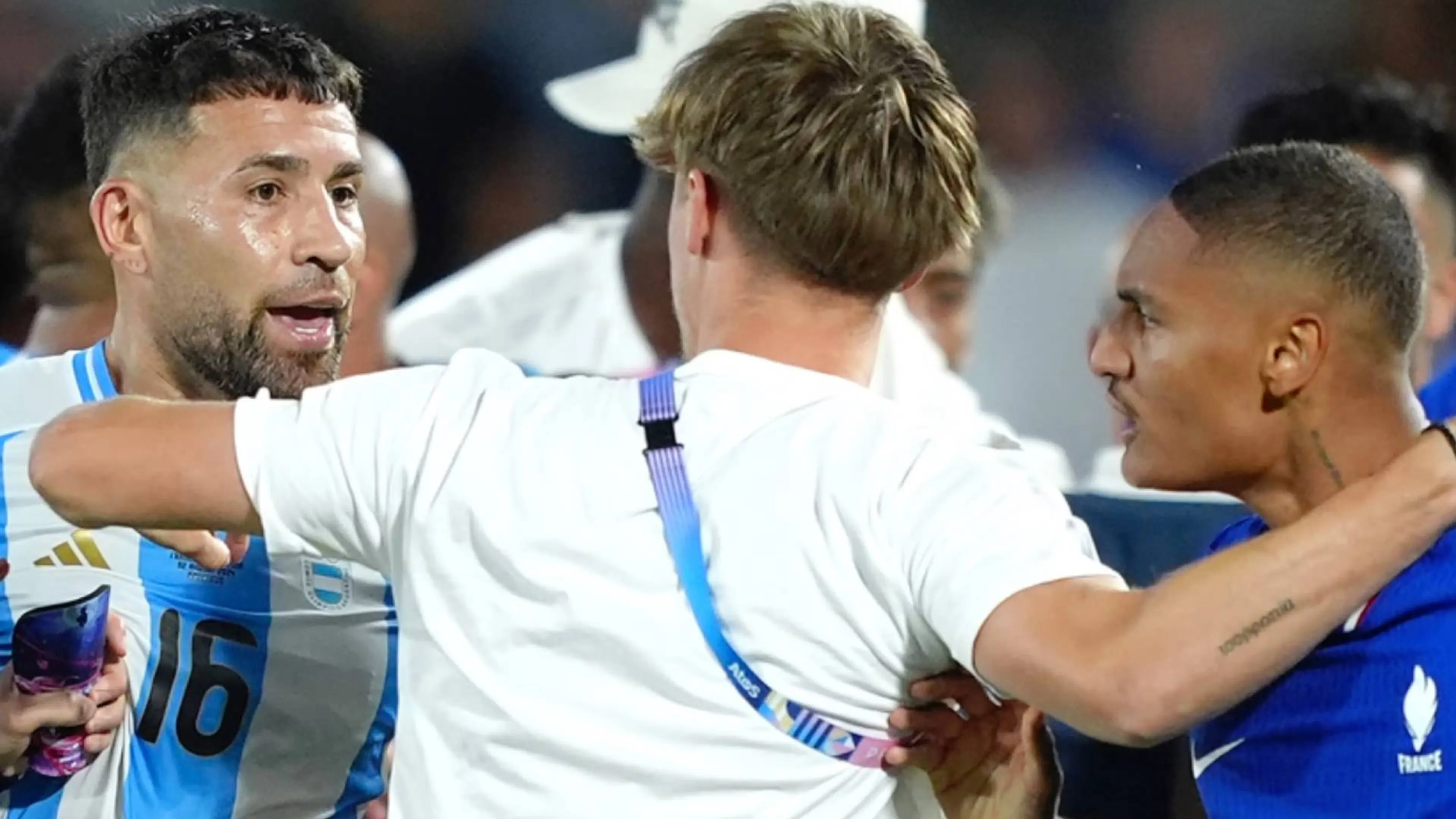 Francia-Argentina, durissimo sfogo di Otamendi dopo la rissa: "Non si può festeggiare così"