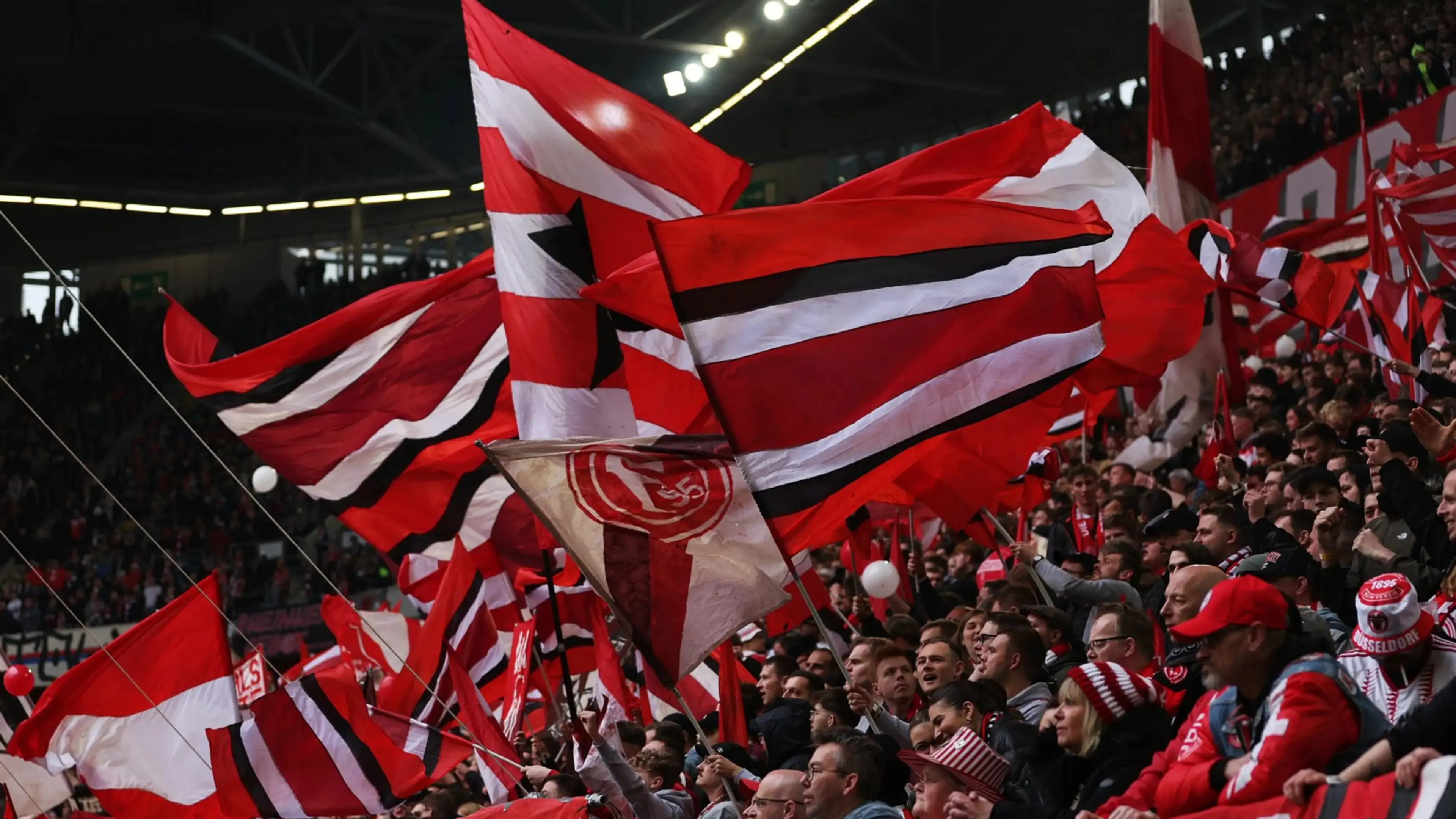 Copertina di L'idea del Fortuna Dusseldorf: stadio gratis per i tifosi. Ecco come funzionerebbe