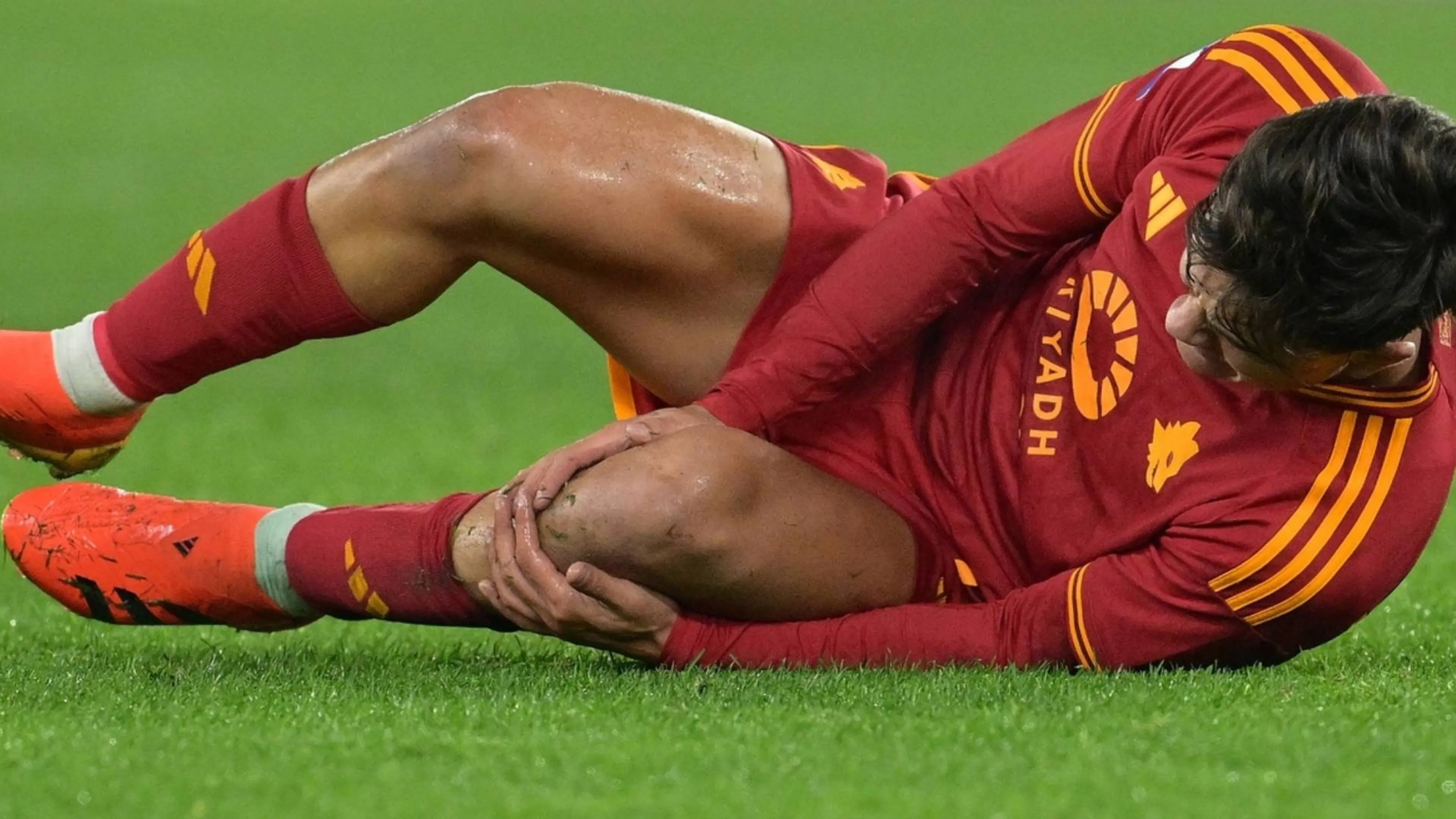 Copertina di Infortunio Dybala, lesione al flessore: rientro nel 2024