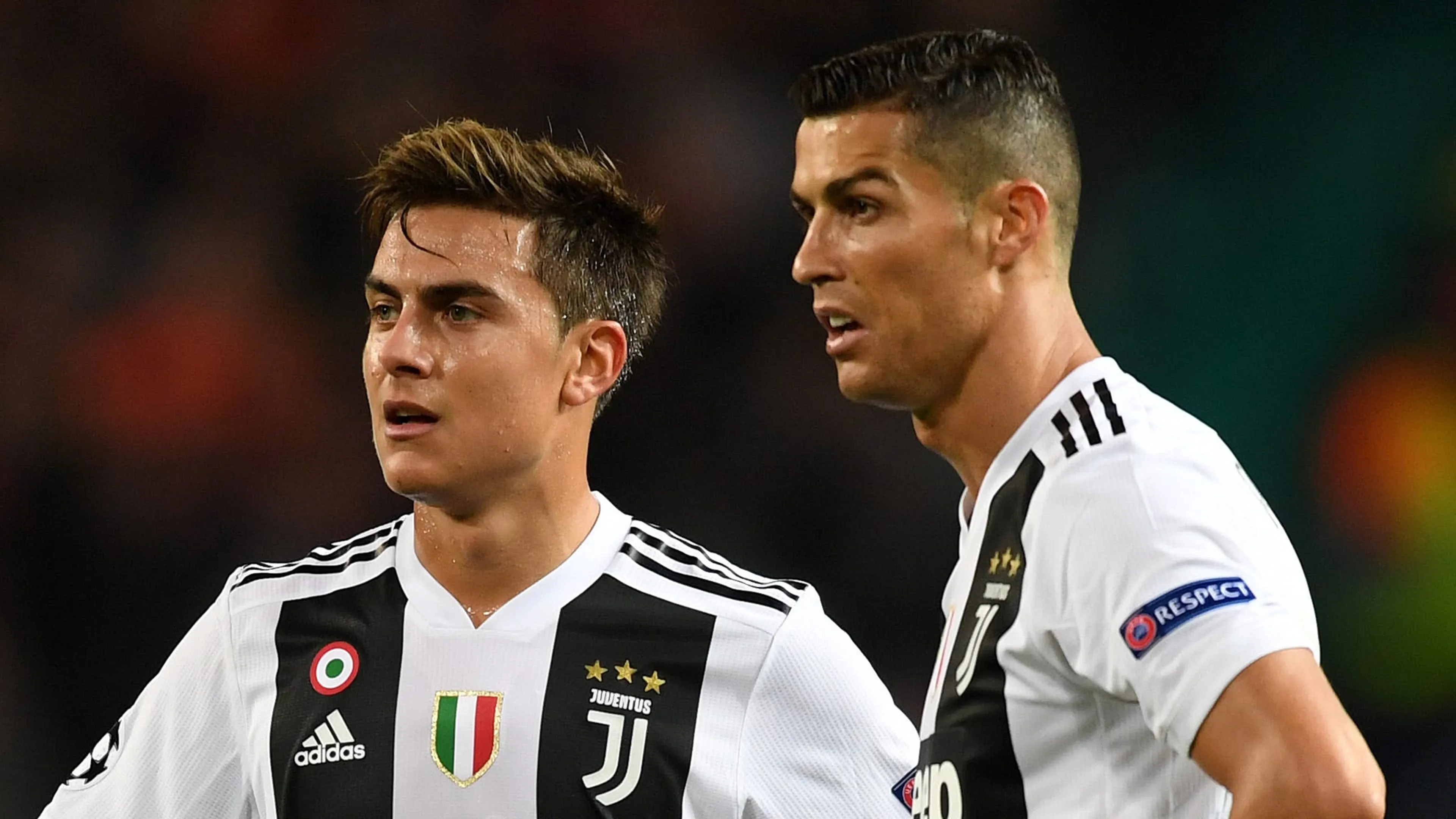Copertina di Dybala sul rapporto con Cristiano Ronaldo: "Una volta gli ho detto che lo odiavo"