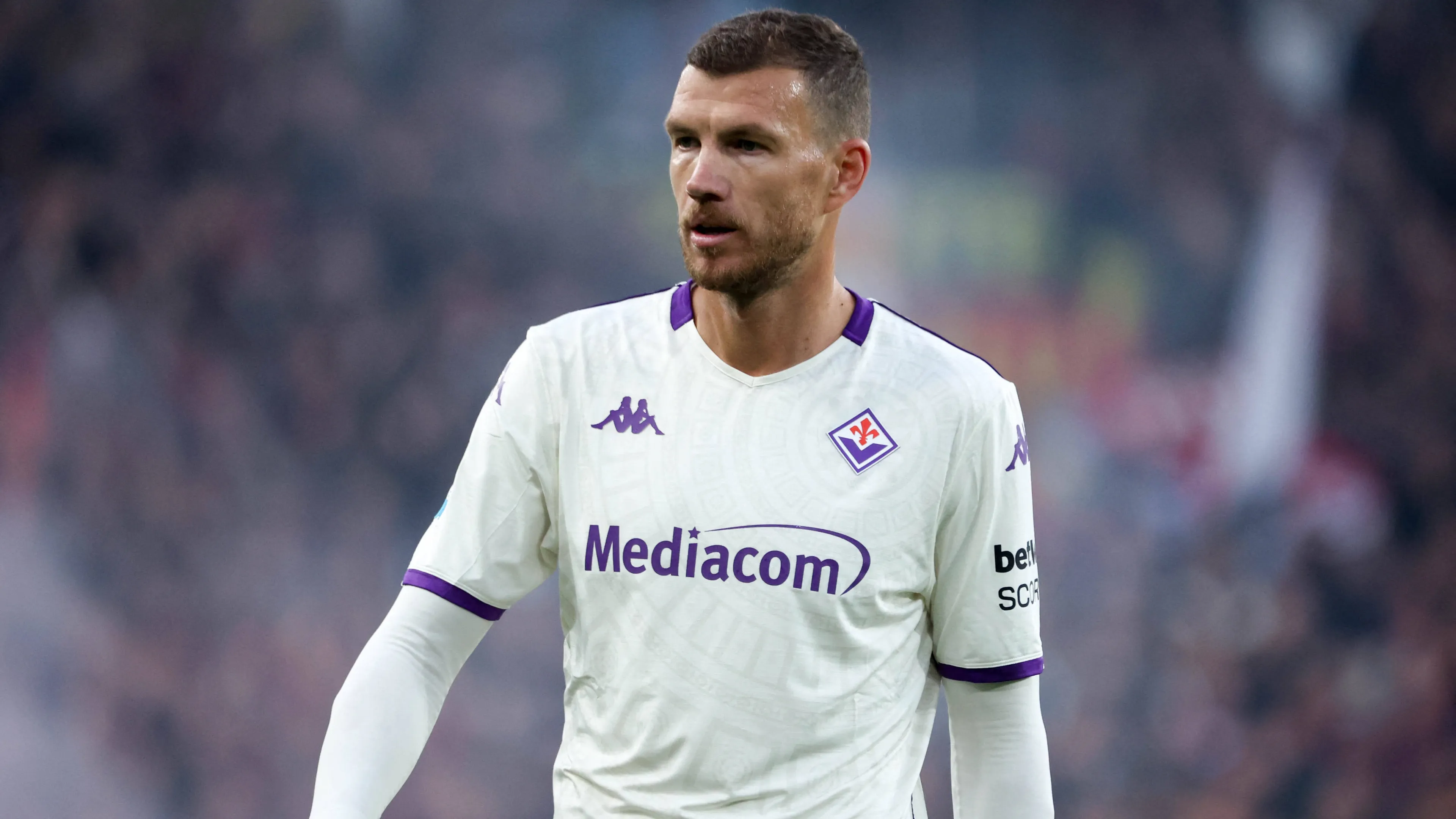 Aeroporto bollente per Dzeko: litigio per colpa della... Ryanair