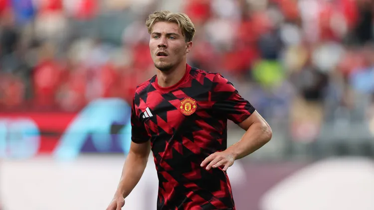 /images/e/a/s/east-rutherford-nj-july-26-manchester-united-manu-forward-rasmus-hojlund-9-warms-up-before-a-match-between-manchester-united-and-west-ham-united-on-july-26-2025-at-metlife-stadium-in-the-east-rutherford-new-jersey-photo-by-andrew-mordzynski-icon-sportswire-soccer-jul-26-premier-league-summer-series-manchester-united-vs-west-ham-united-editorial-use-only-icon2507265113470jpg_1755019233628.jpg