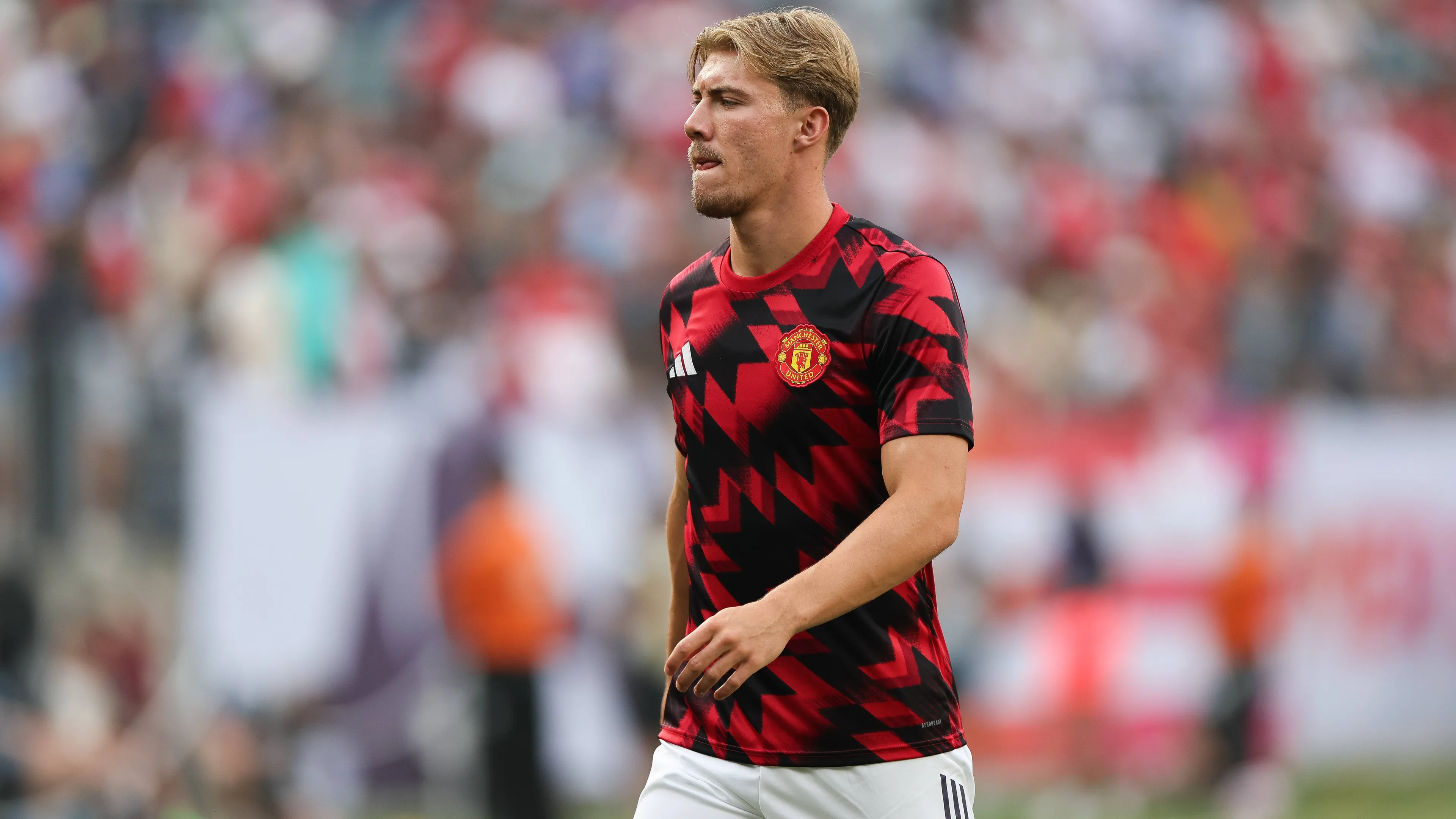 Milan, dopo Vlahovic anche Hojlund in standby: si decide entro 7 giorni, il motivo