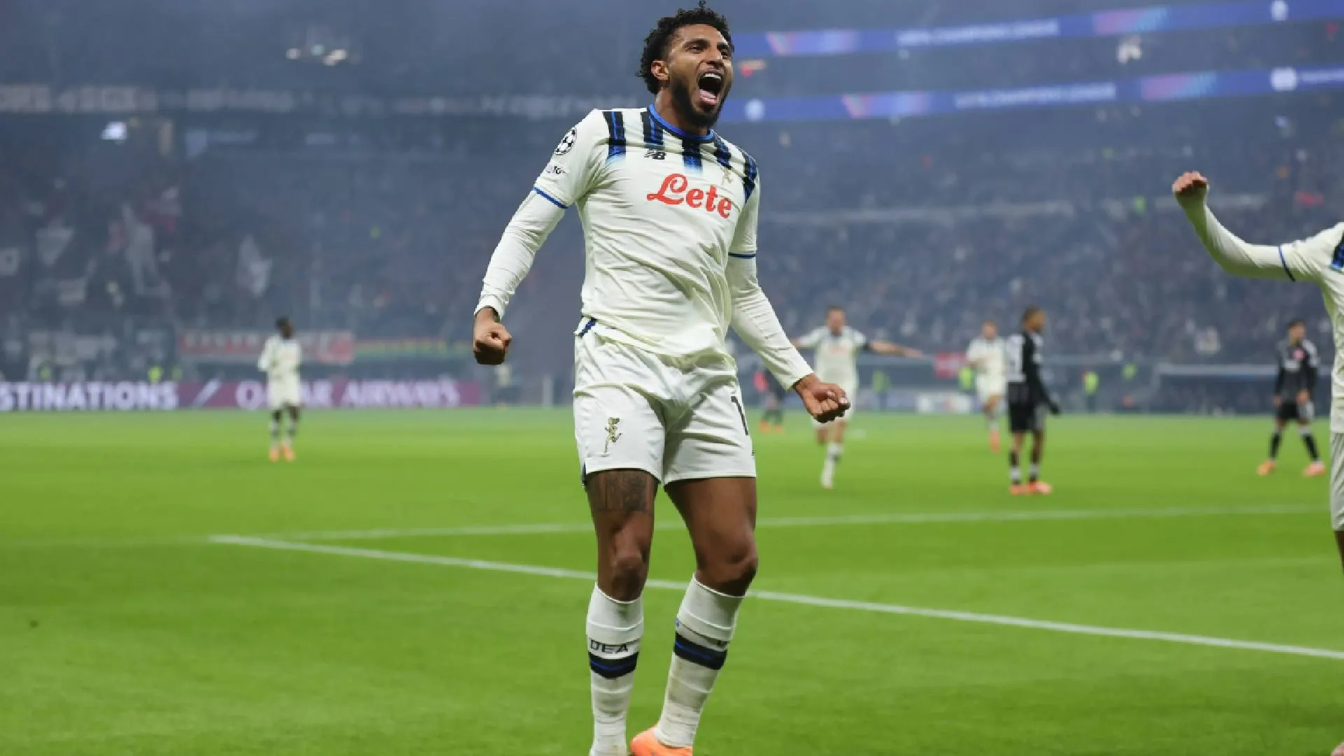 Ederson esulta con la maglia dell'Atalanta