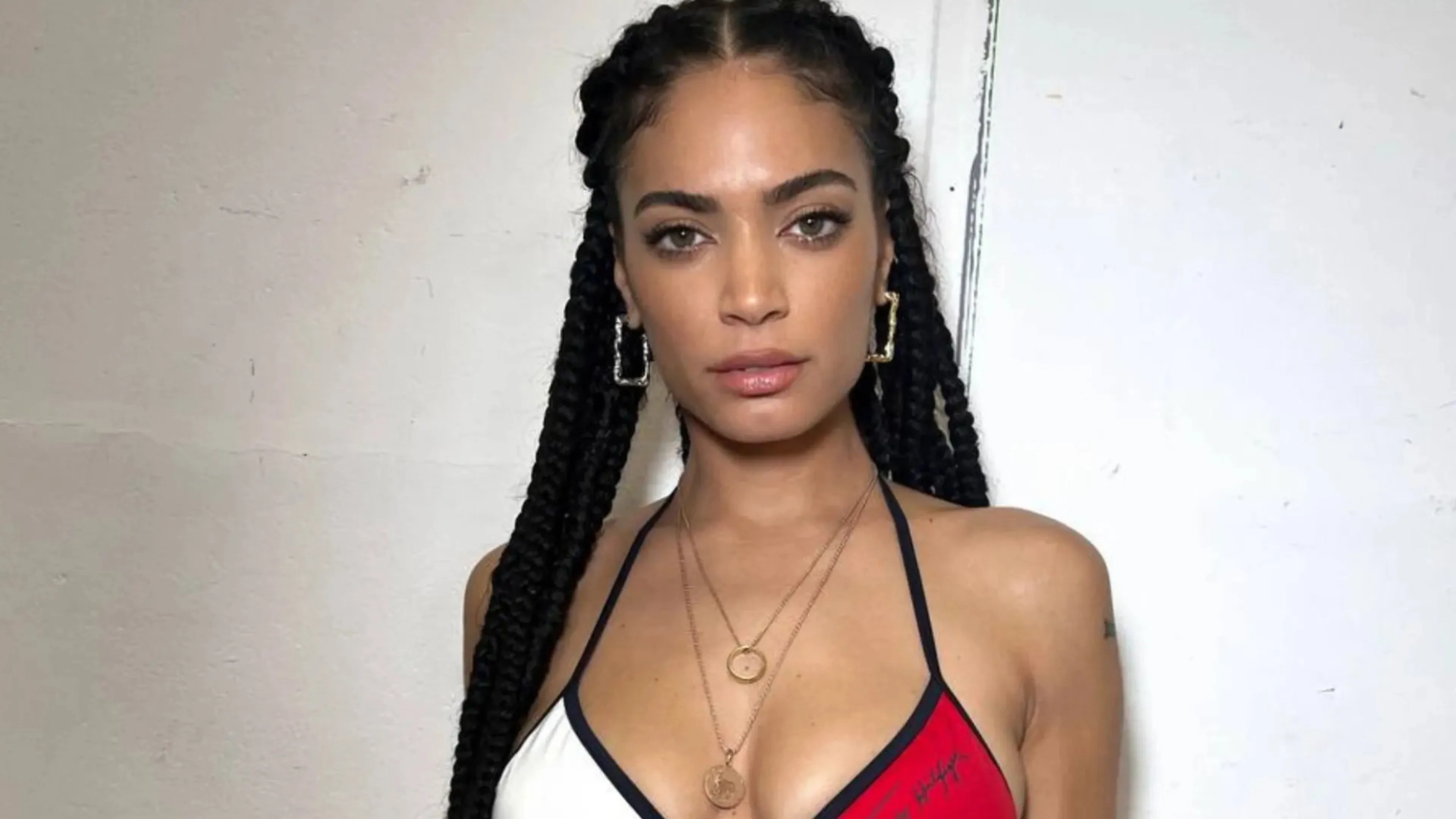 Copertina di Elodie per che squadra tifa? La cantante svela per la prima volta la sua fede calcistica