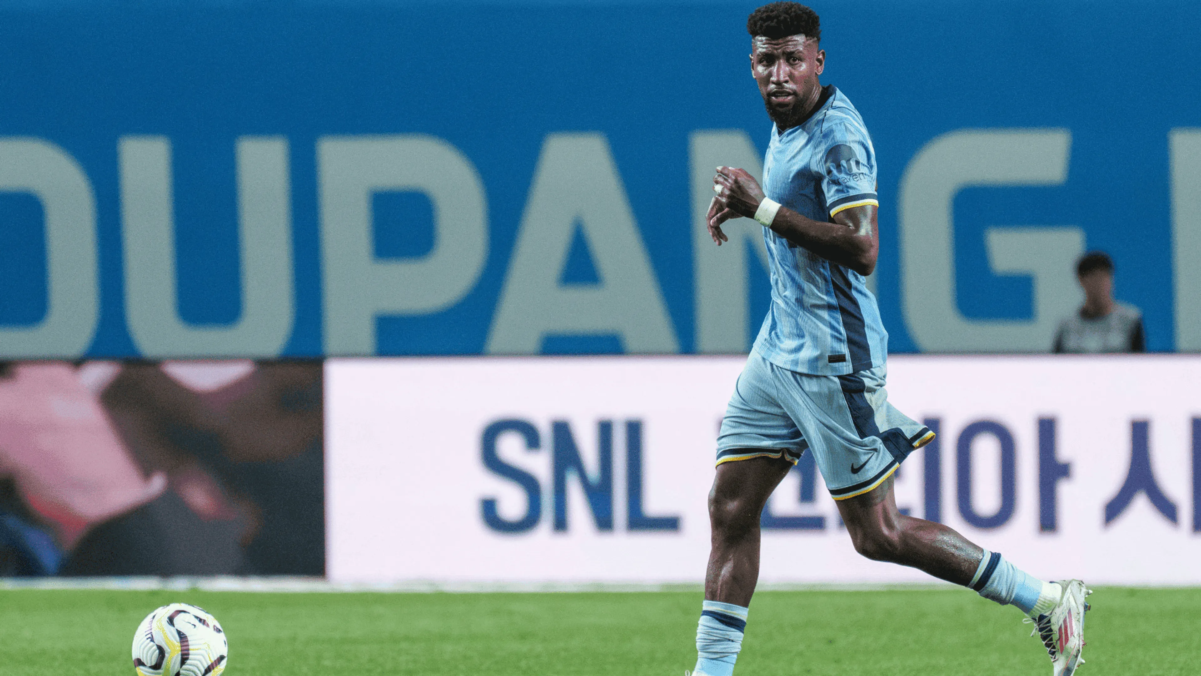 Copertina di Emerson Royal, dall'Inghilterra l'avvertimento al Milan: "Limitato in fase offensiva"