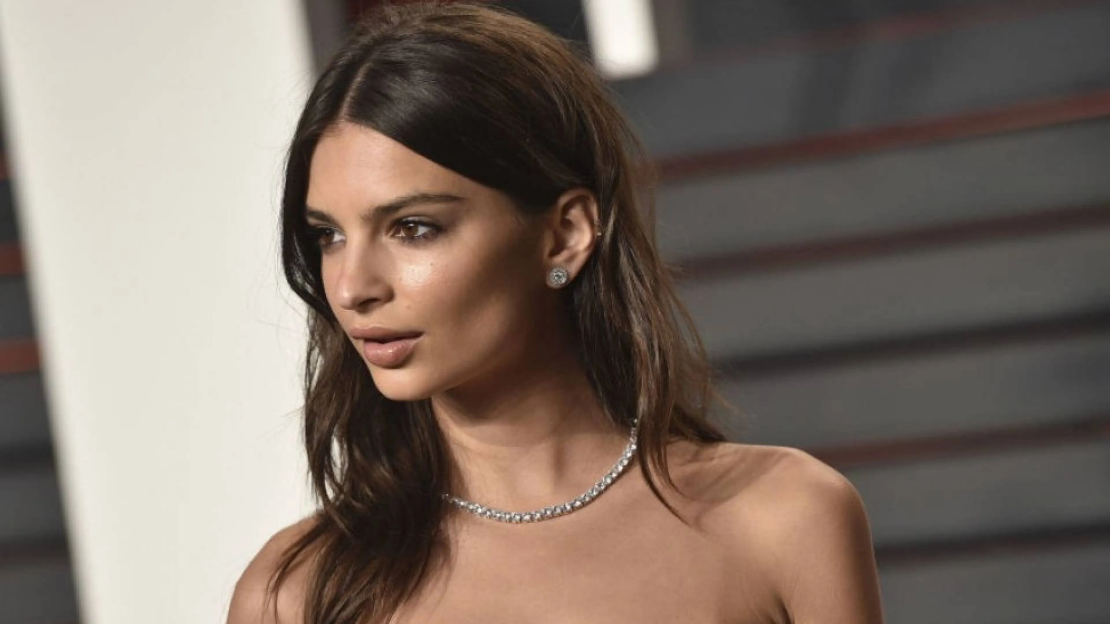 Copertina di Ma non era della Juve? Il sexy shooting di Emily Ratajkowski con la maglia di un'altra italiana (FOTO)